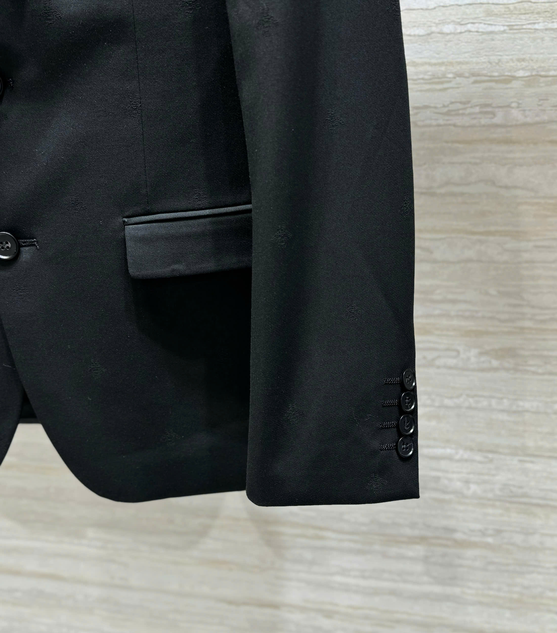 Set bộ Vest Gucci GC Đen logo tag Ong bạc new 2026 Like Auth 46-54 DDT