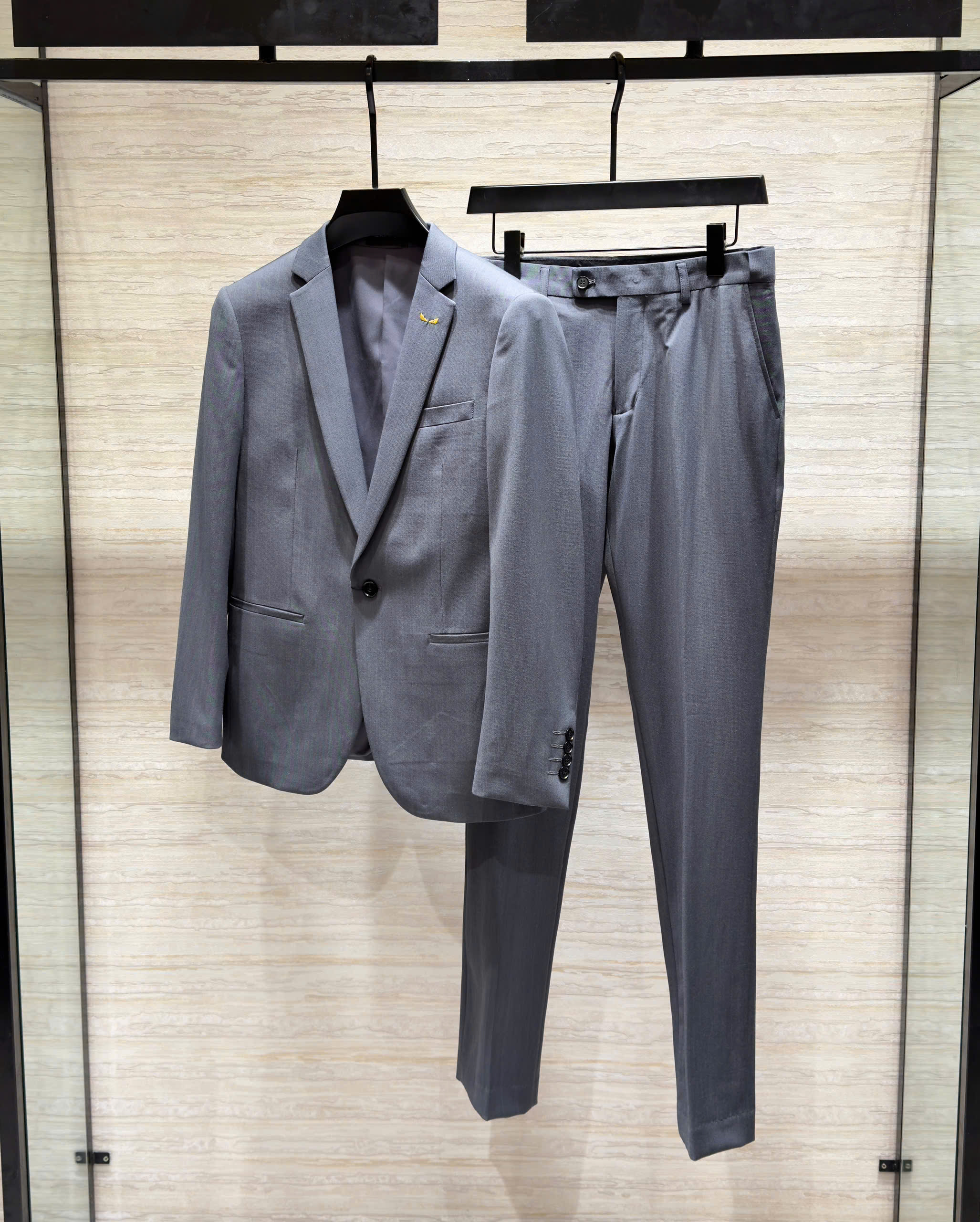 Set bộ Vest Fendi Xám logo thêu đôi mắt Vàng new 2026 Like Auth 46-54 DDT