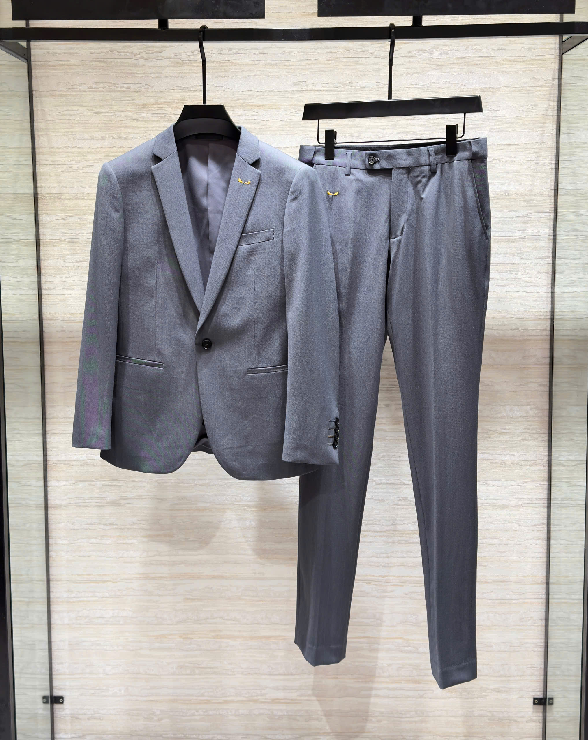 Set bộ Vest Fendi Xám logo thêu đôi mắt Vàng new 2026 Like Auth 46-54 DDT