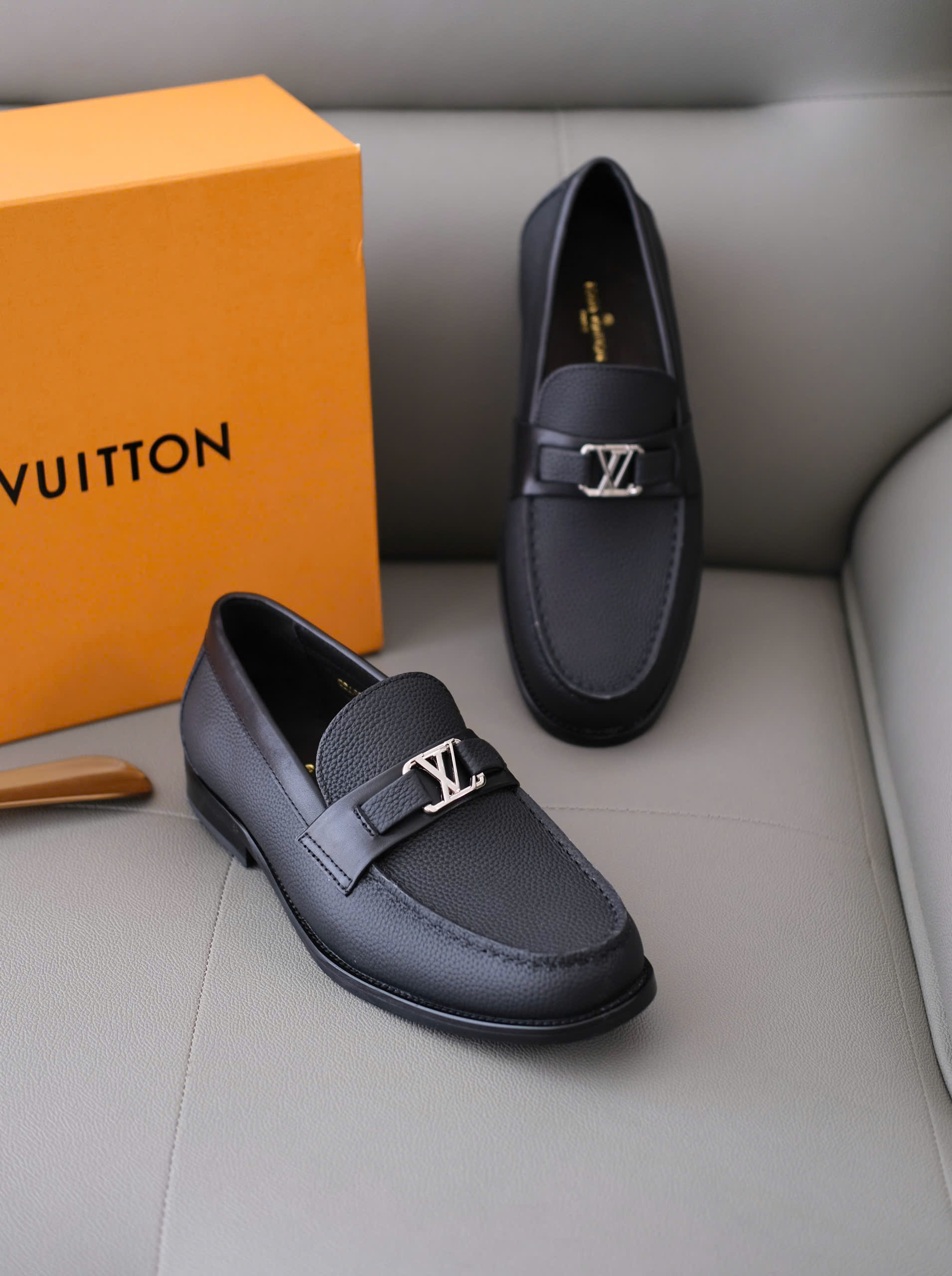 Giày loafer Louis Vuitton LV Đen sần logo LV tag bạc đế gỗ Like Auth 38-43 DDT