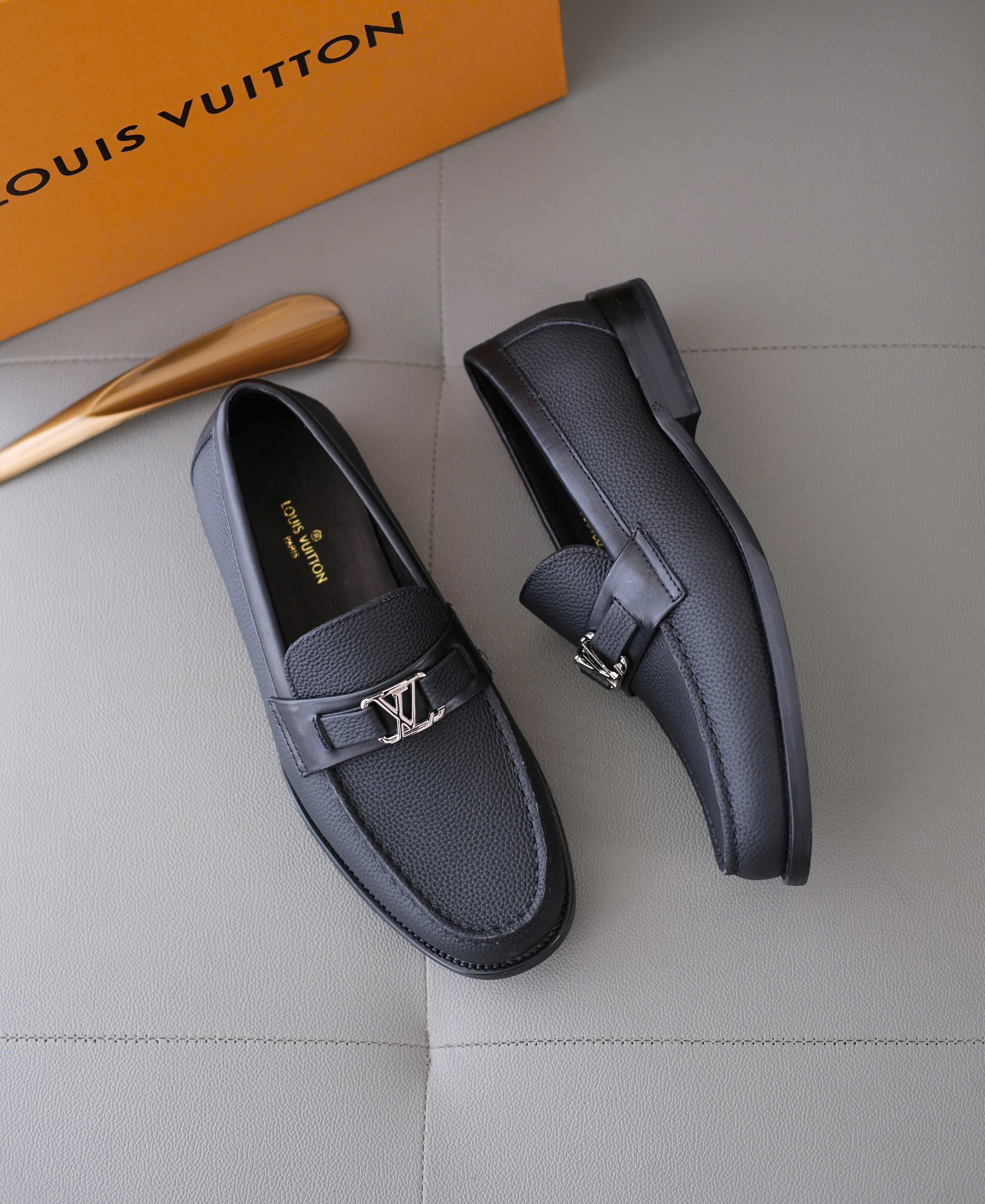 Giày loafer Louis Vuitton LV Đen sần logo LV tag bạc đế gỗ Like Auth 38-43 DDT