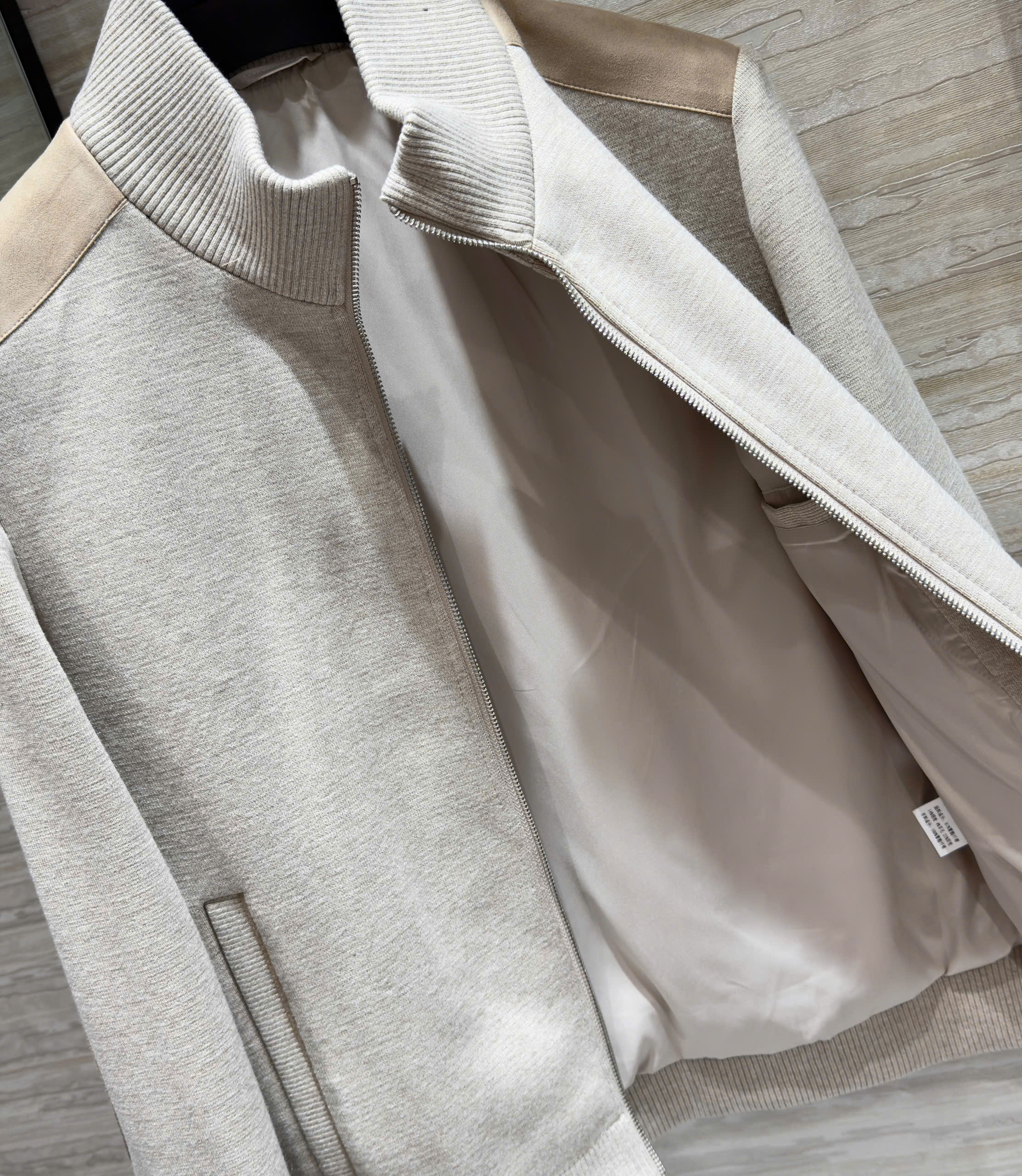 Áo khoác len Prada Be phối da lộn logo thêu Like Auth 48-54 DDT