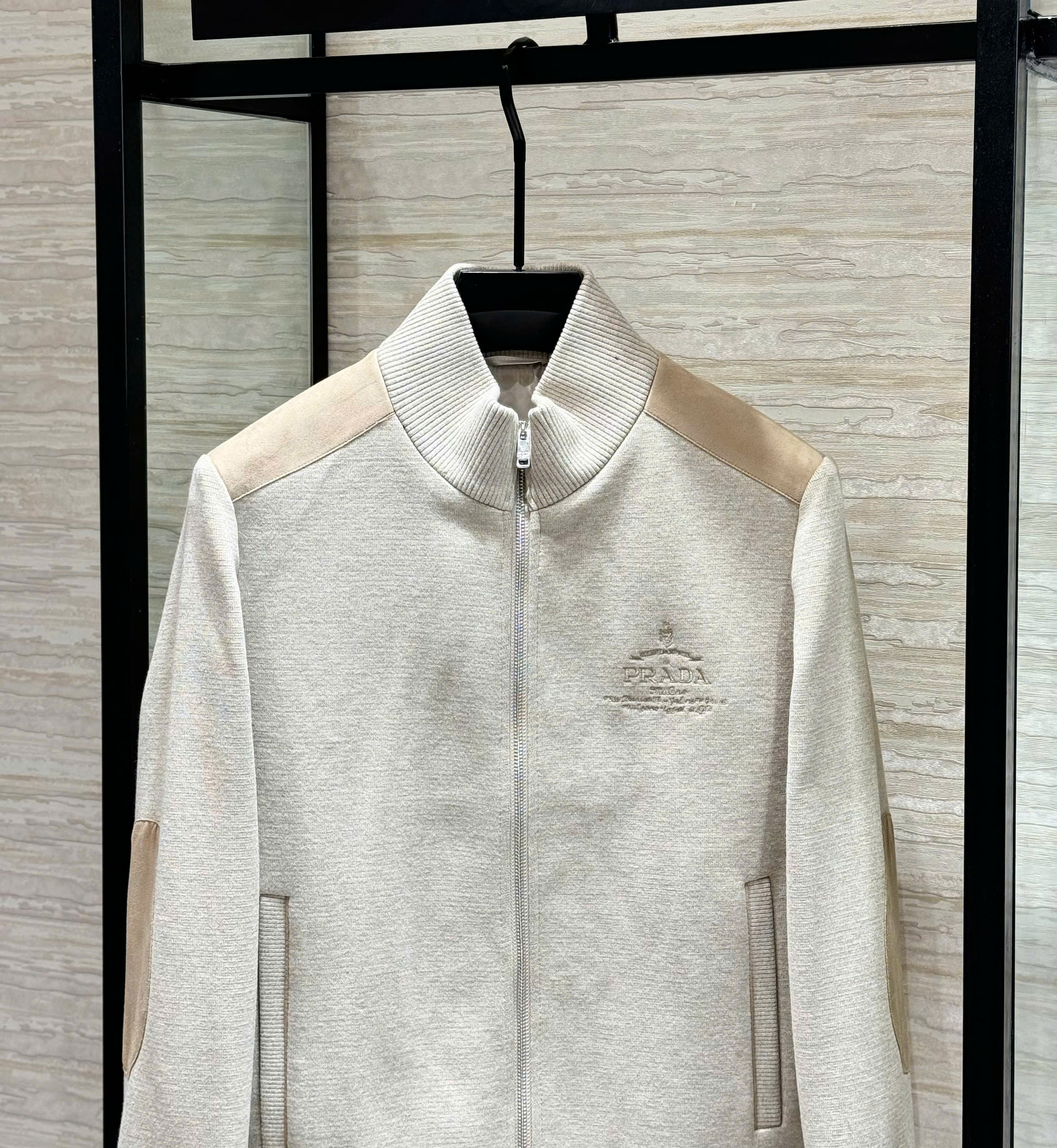 Áo khoác len Prada Be phối da lộn logo thêu Like Auth 48-54 DDT