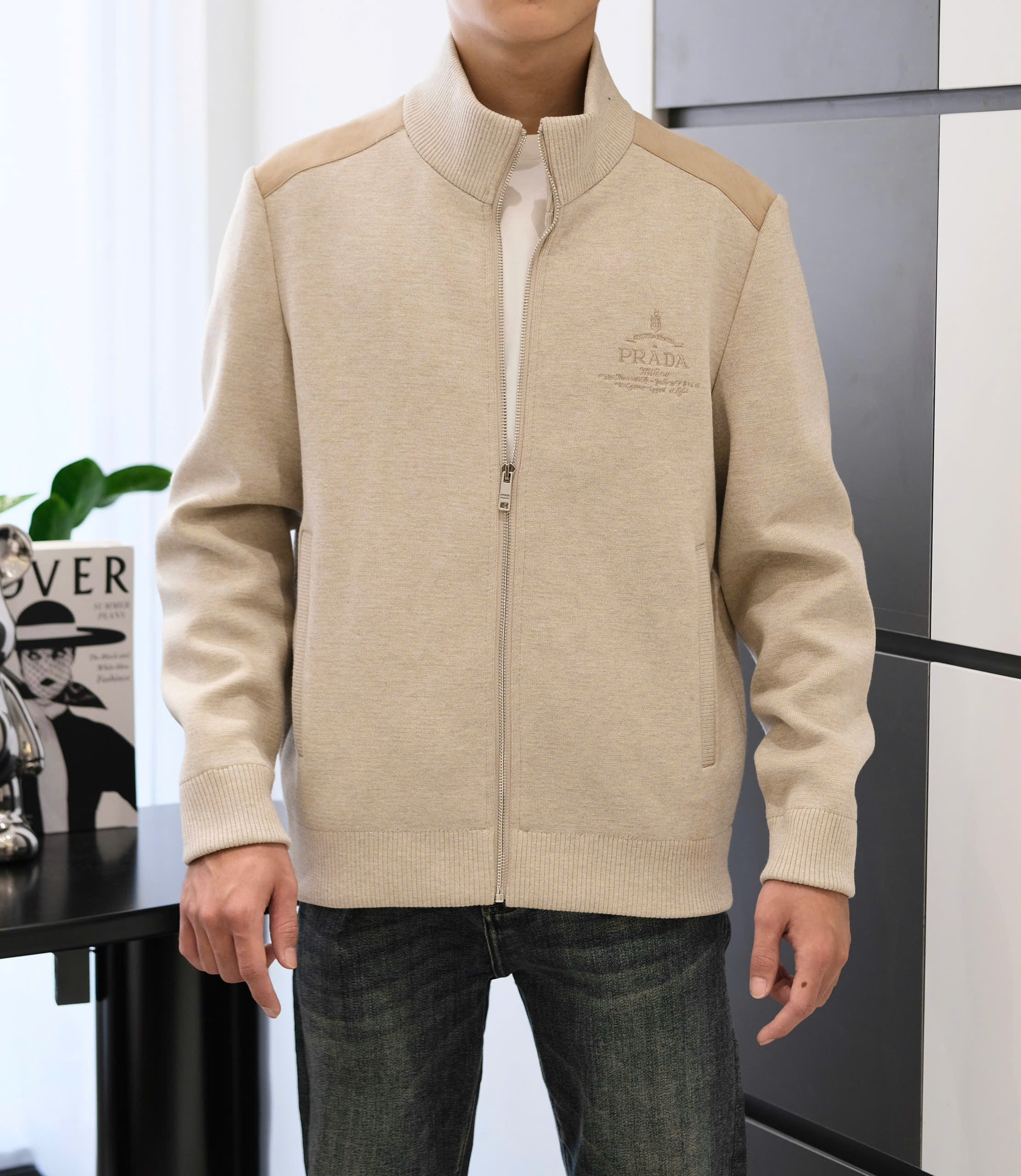 Áo khoác len Prada Be phối da lộn logo thêu Like Auth 48-54 DDT