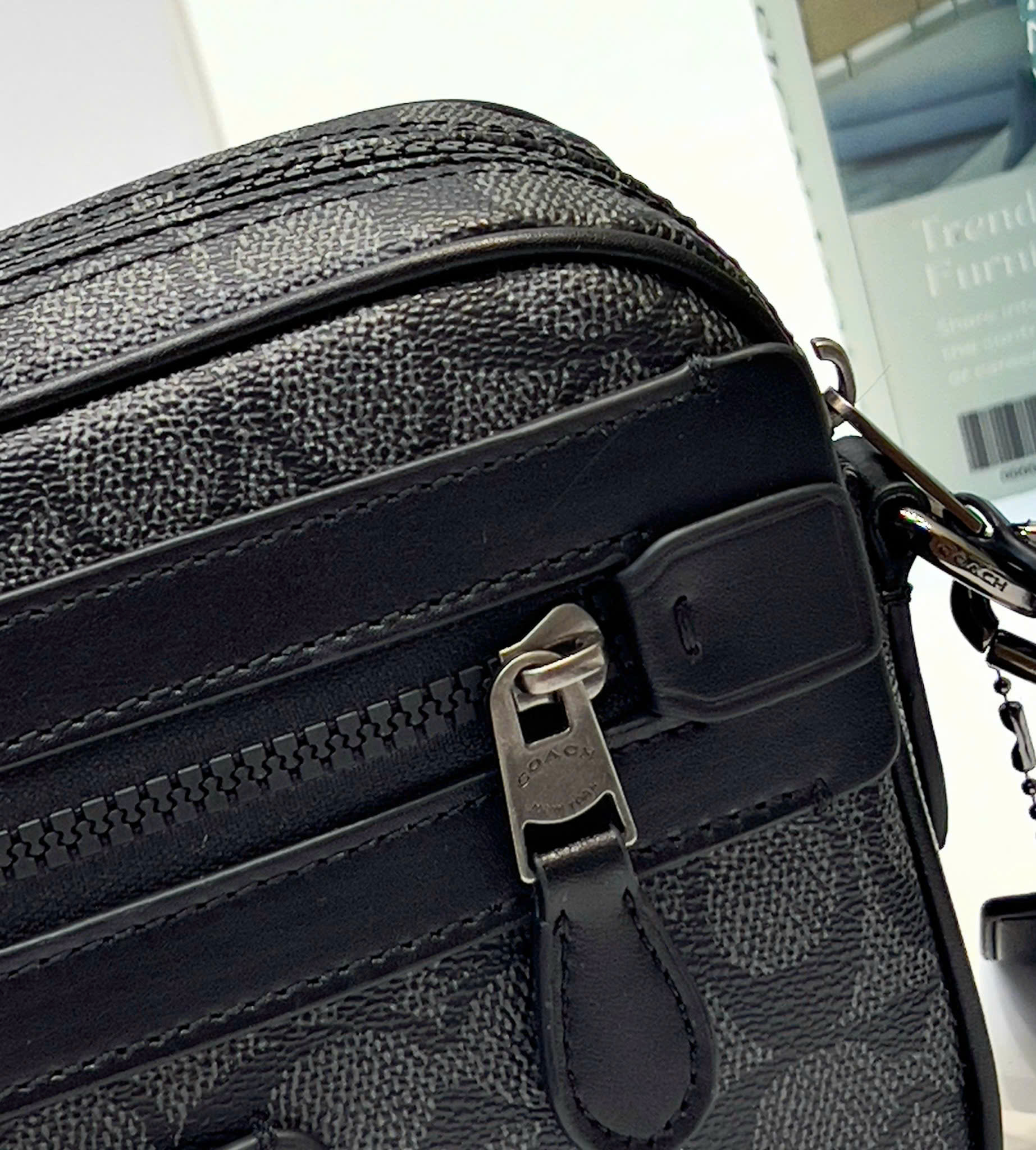 Túi đeo chéo Coach Đen logo full tag da new 2026 Like Auth DDT