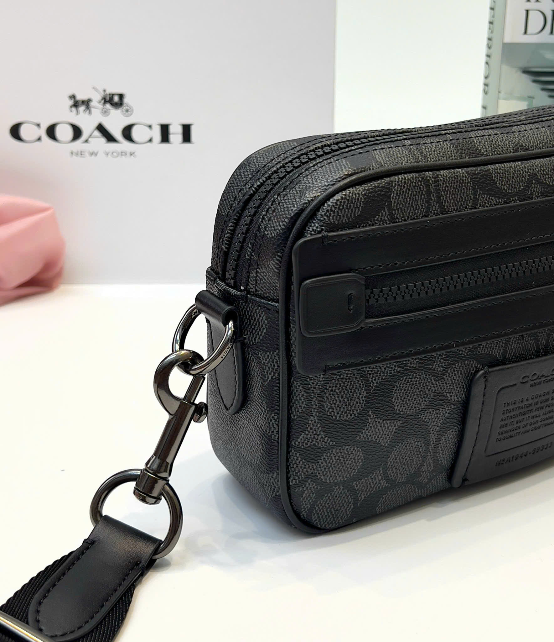 Túi đeo chéo Coach Đen logo full tag da new 2026 Like Auth DDT