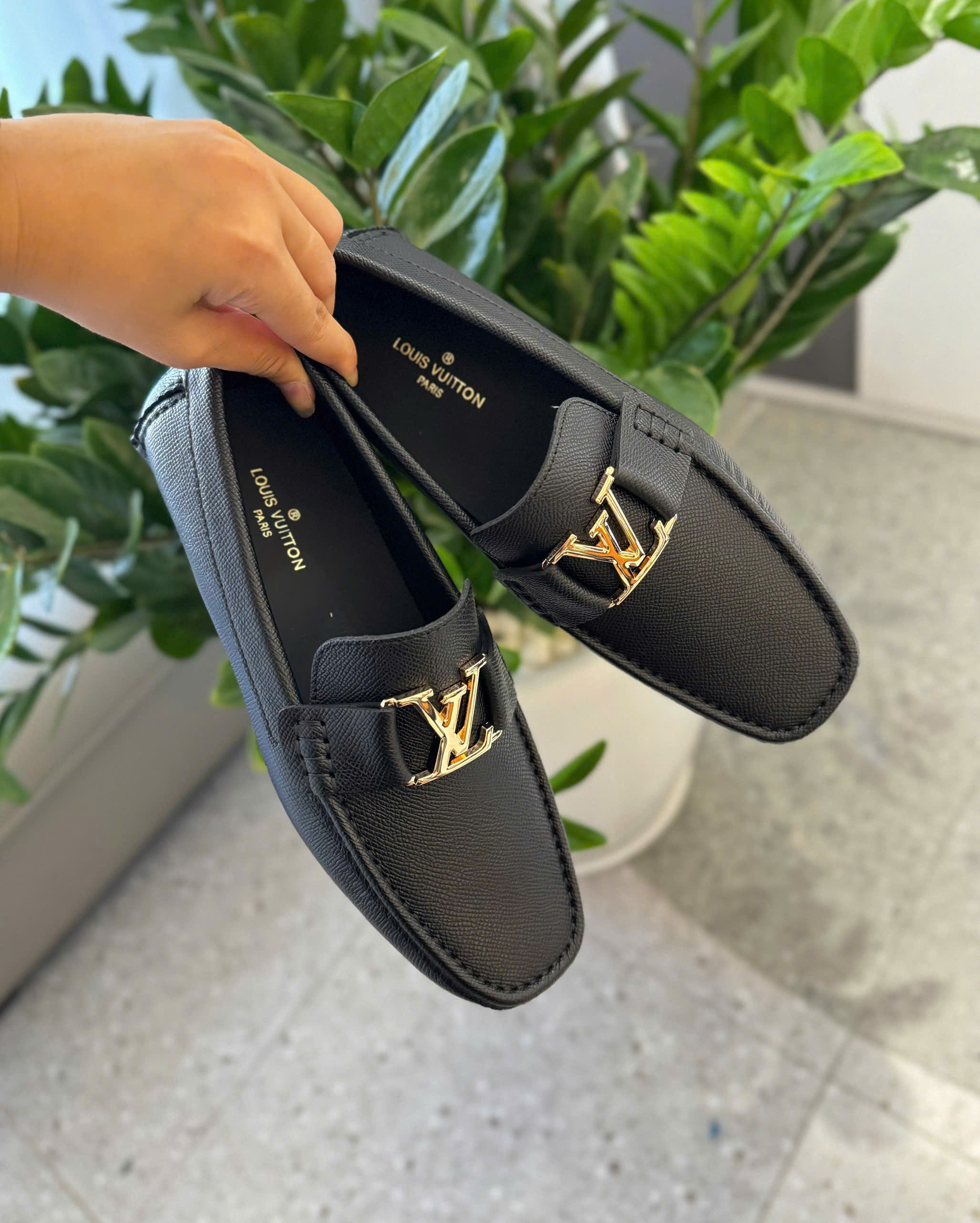 Giày moca Louis Vuitton LV Đen sần logo tag kim loại Like Auth 38-43 DDT