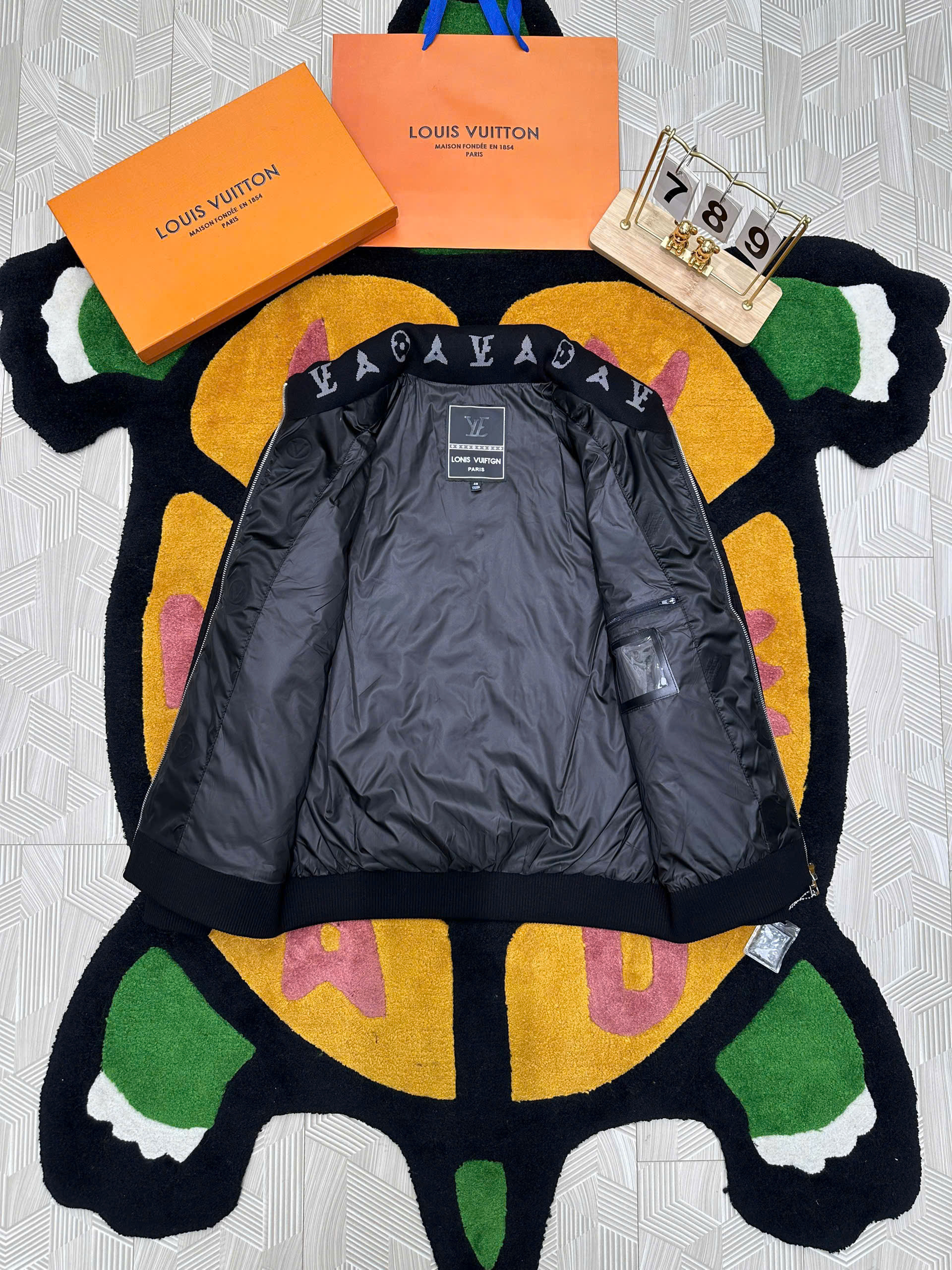 Áo khoác phao lông vũ Louis Vuitton LV tay len logo check cổ Like AUth 48-52 MK