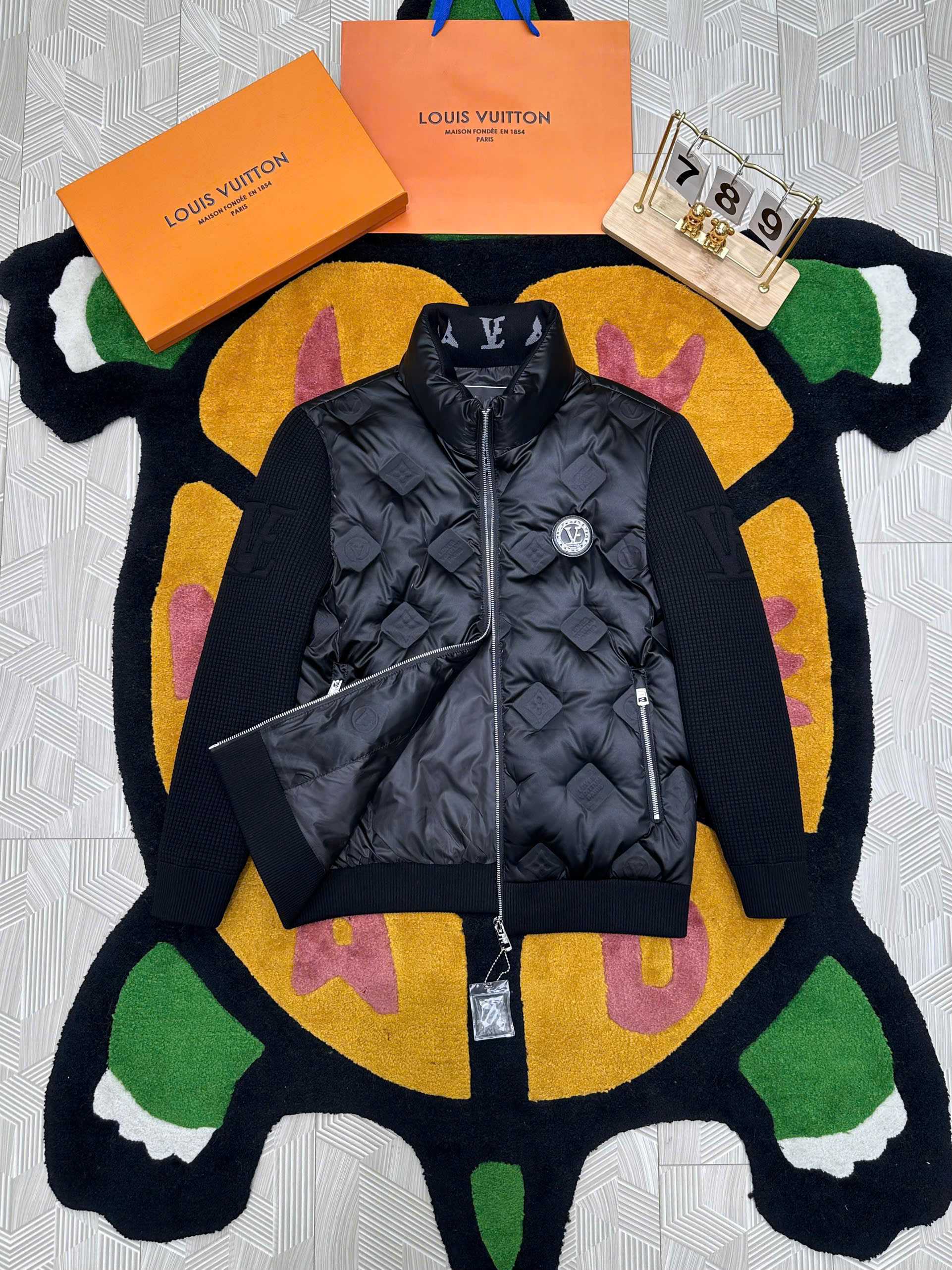 Áo khoác phao lông vũ Louis Vuitton LV tay len logo check cổ Like AUth 48-52 MK