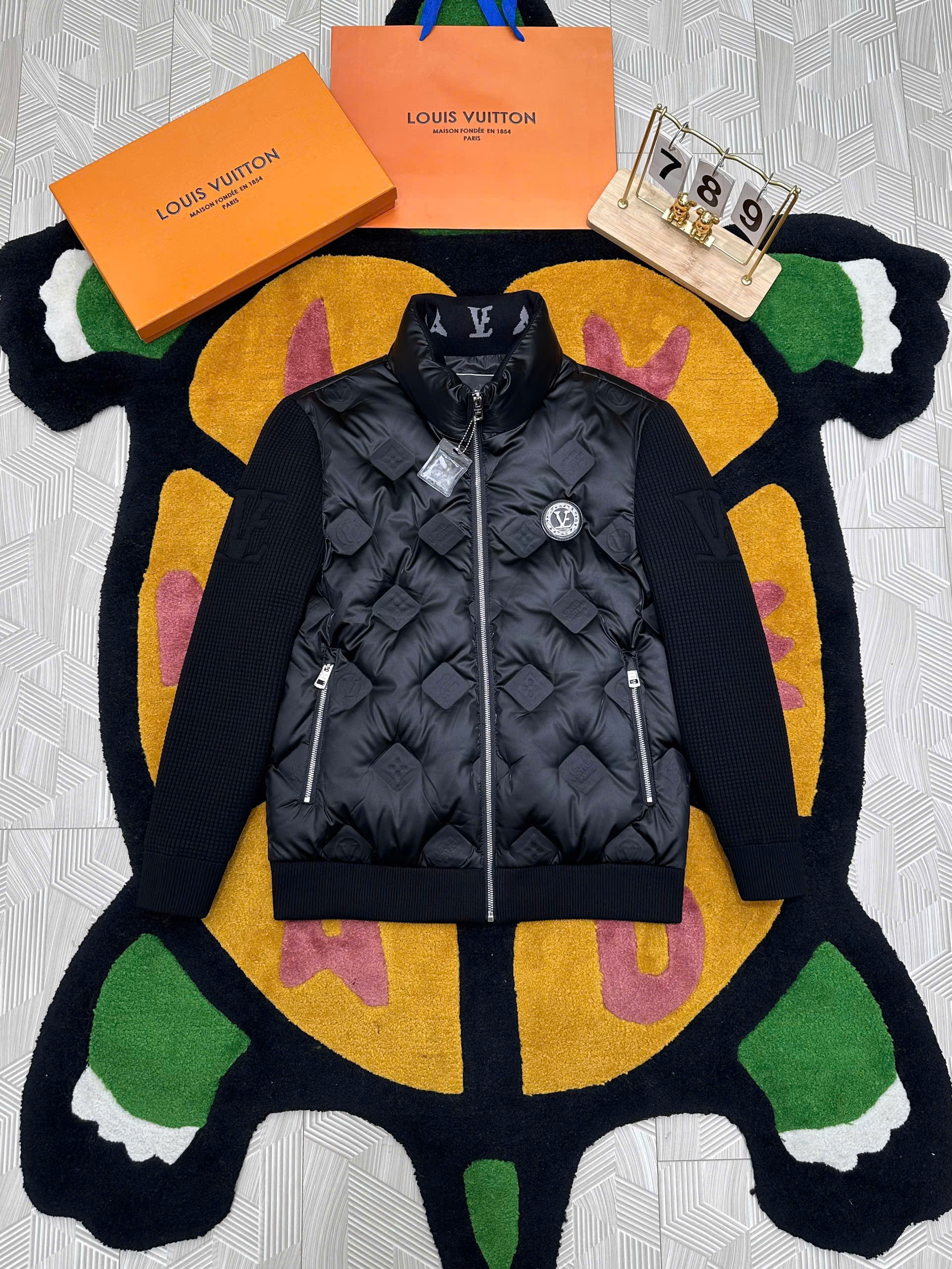 Áo khoác phao lông vũ Louis Vuitton LV tay len logo check cổ Like AUth 48-52 MK