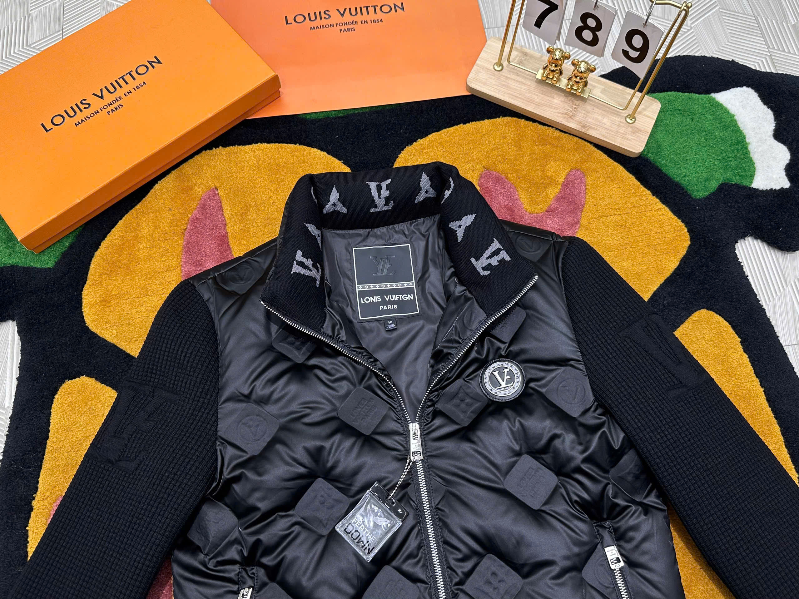 Áo khoác phao lông vũ Louis Vuitton LV tay len logo check cổ Like AUth 48-52 MK