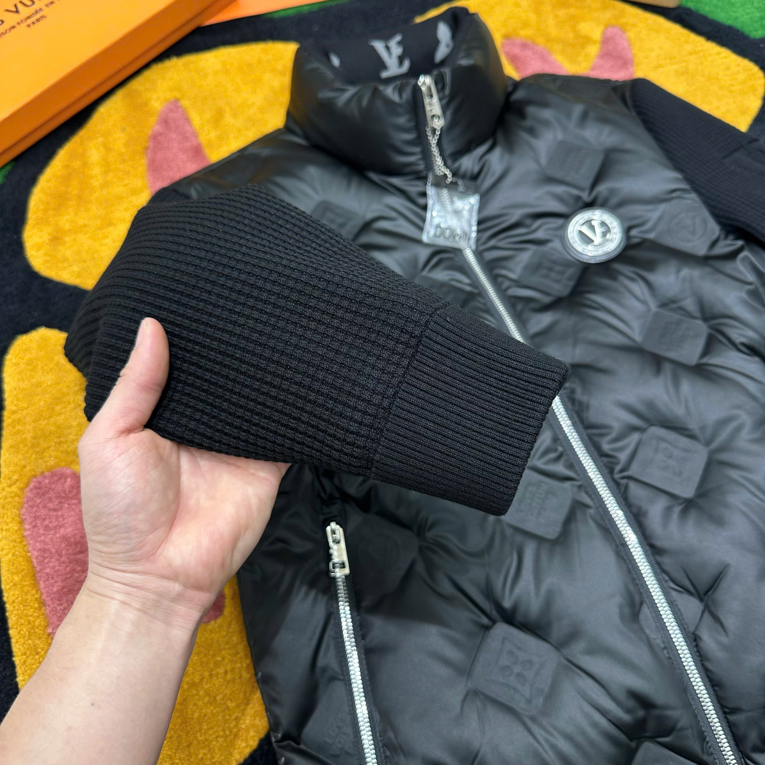 Áo khoác phao lông vũ Louis Vuitton LV tay len logo check cổ Like AUth 48-52 MK