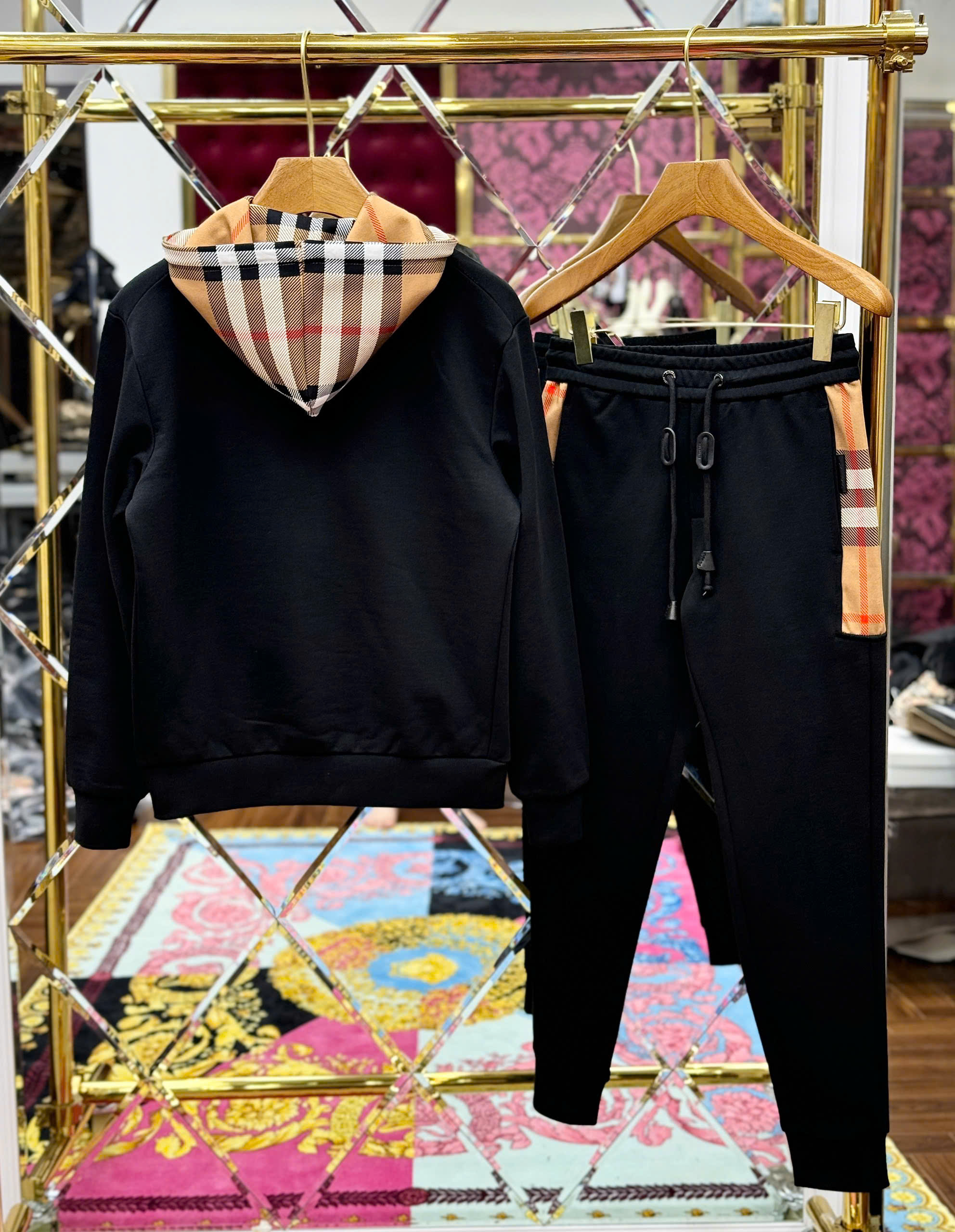 Set bộ Burberry BBR khóa mũ Đen check kẻ sọc logo thêu ngựa bay Like Auth S-XL MK