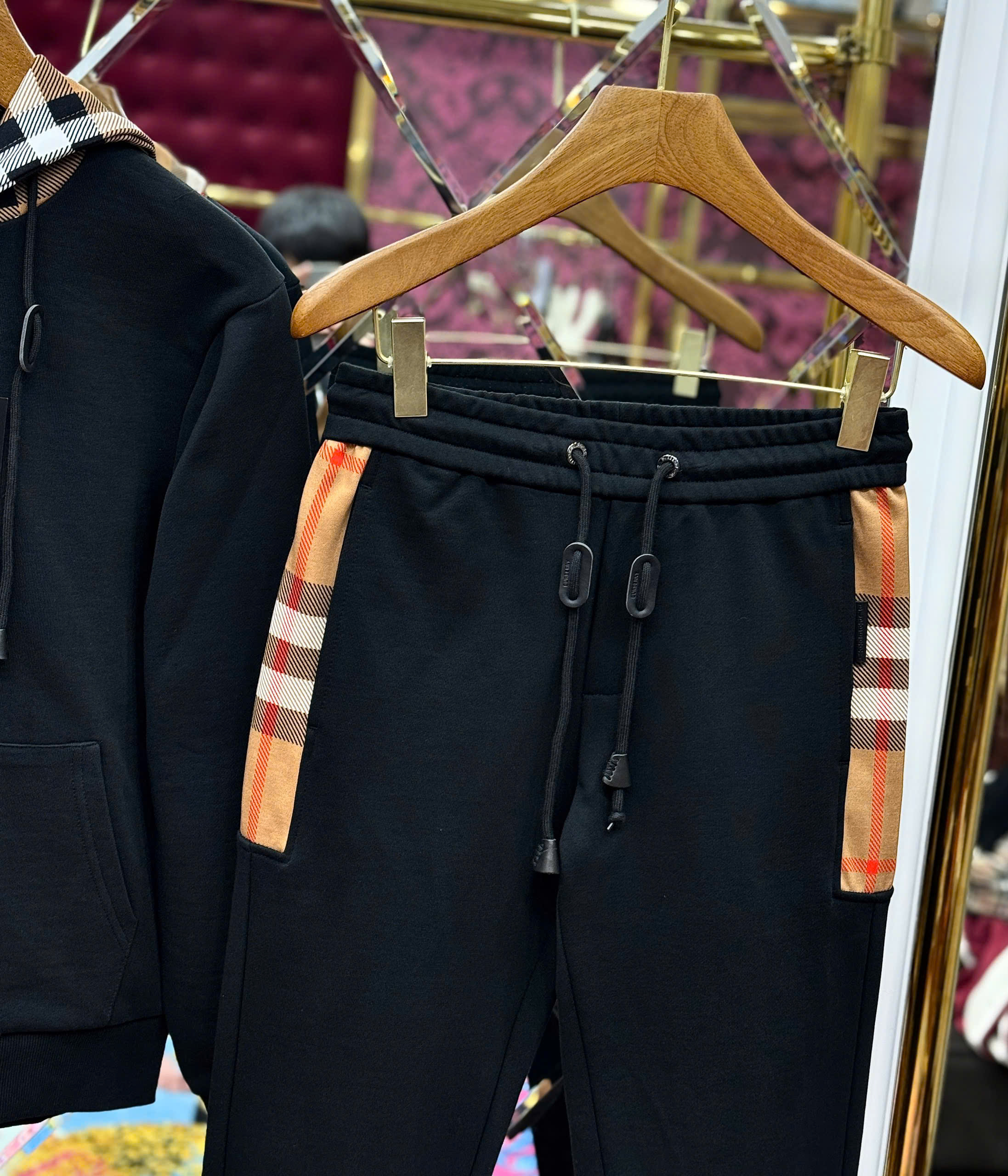 Set bộ Burberry BBR khóa mũ Đen check kẻ sọc logo thêu ngựa bay Like Auth S-XL MK