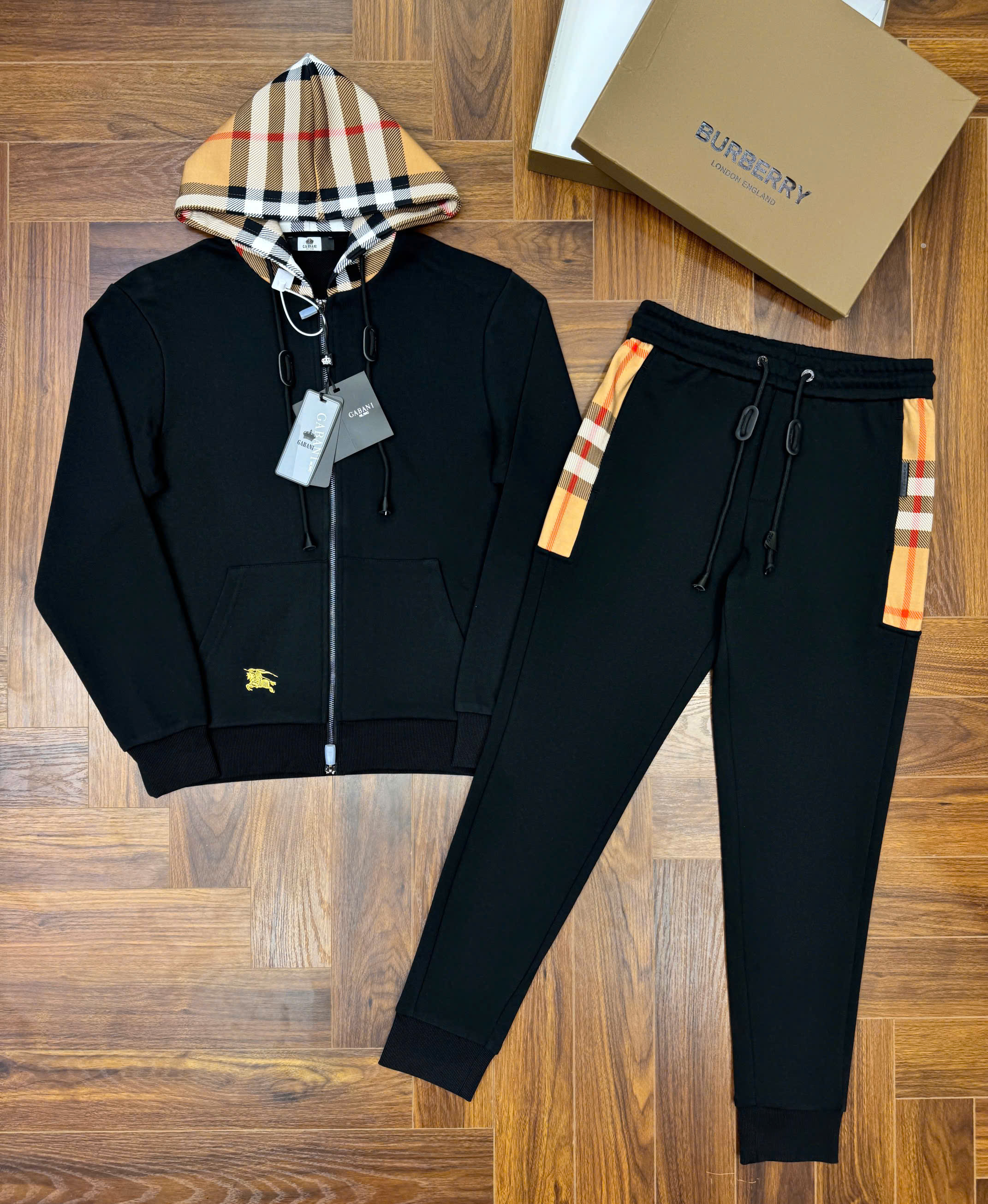 Set bộ Burberry BBR khóa mũ Đen check kẻ sọc logo thêu ngựa bay Like Auth S-XL MK