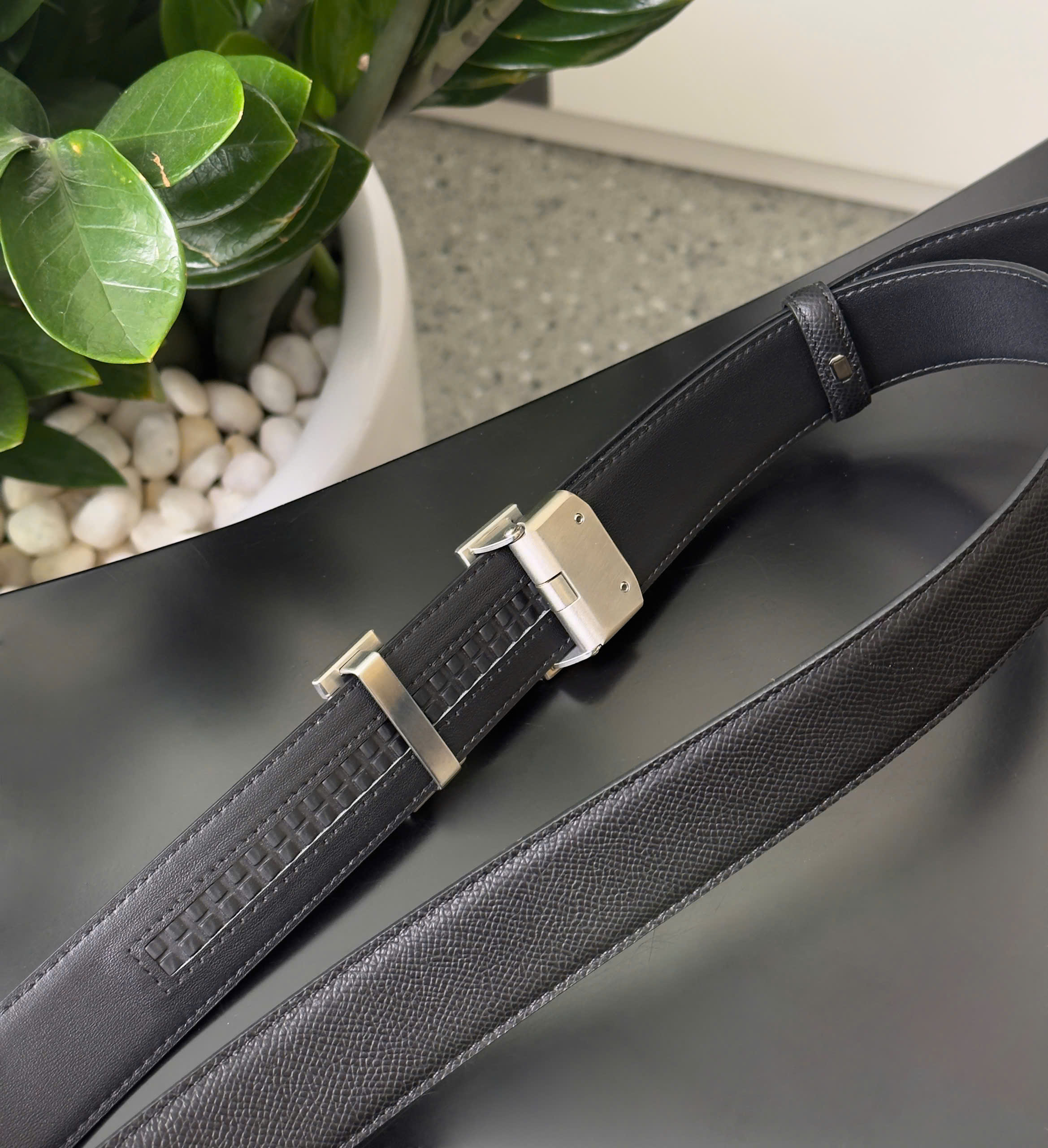 Thắt lưng dây nịt Hermes HM logo chữ H đính đá dây da Đen sần Like AUth 85-110 DDT