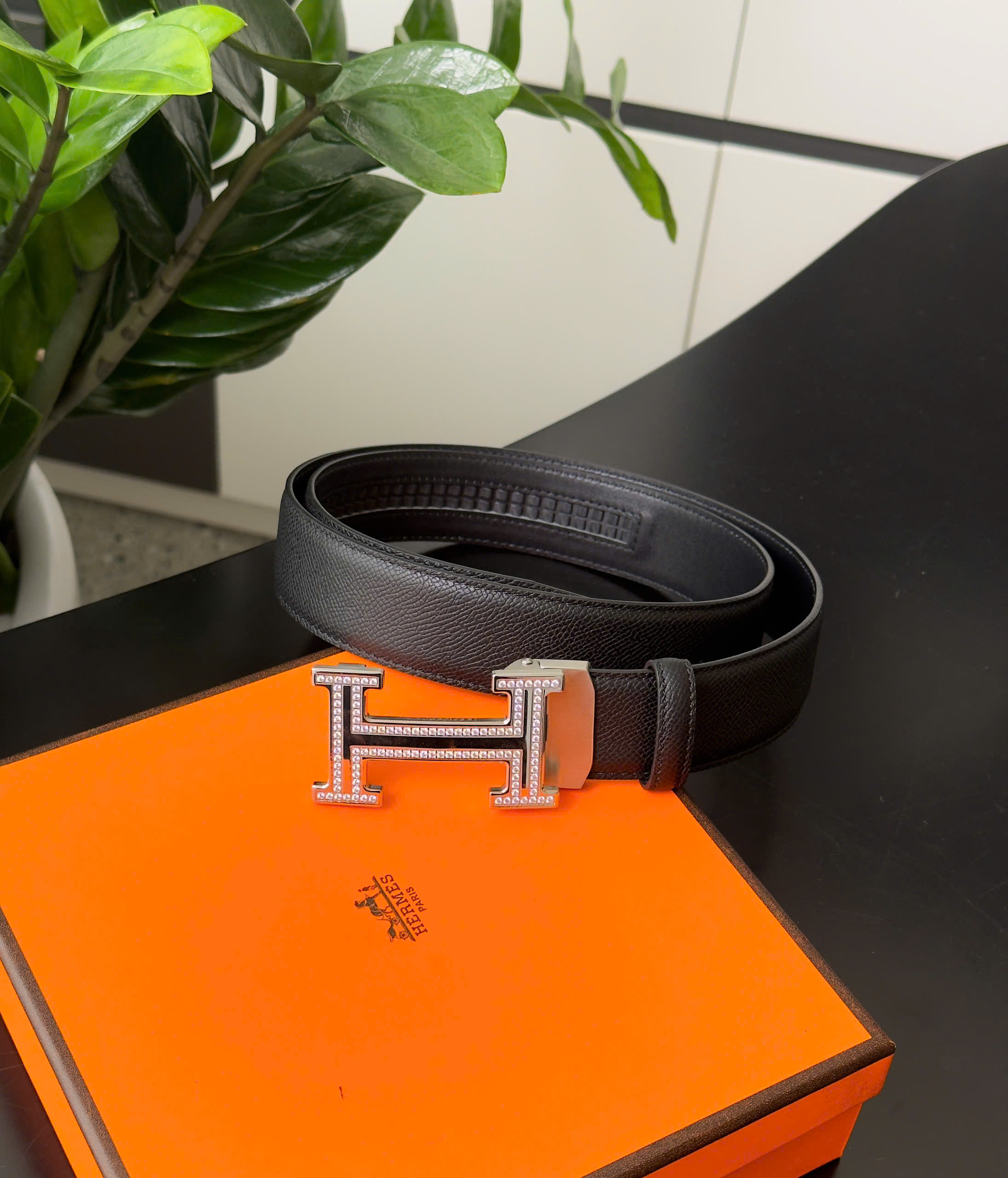 Thắt lưng dây nịt Hermes HM logo chữ H đính đá dây da Đen sần Like AUth 85-110 DDT