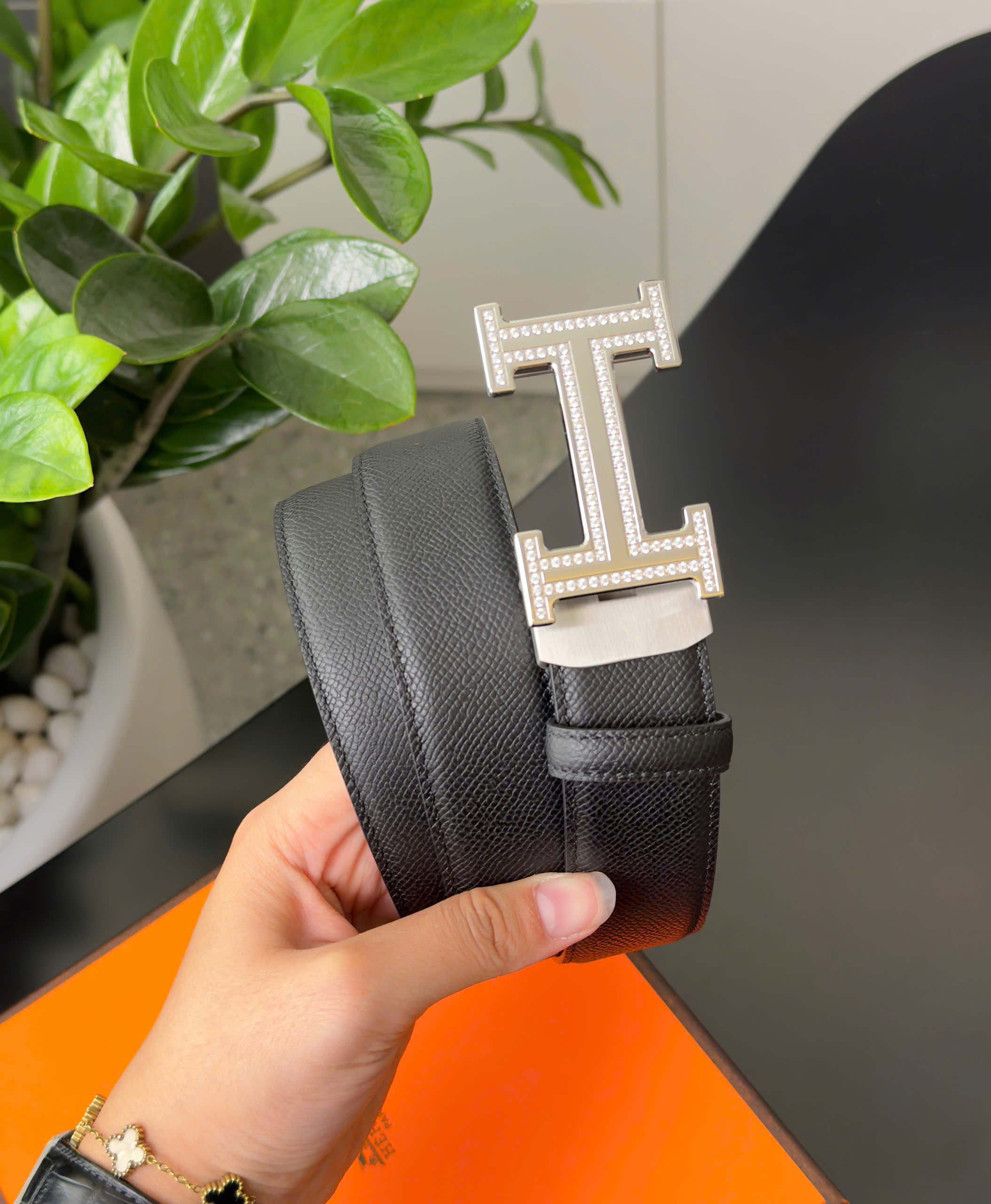 Thắt lưng dây nịt Hermes HM logo chữ H đính đá dây da Đen sần Like AUth 85-110 DDT