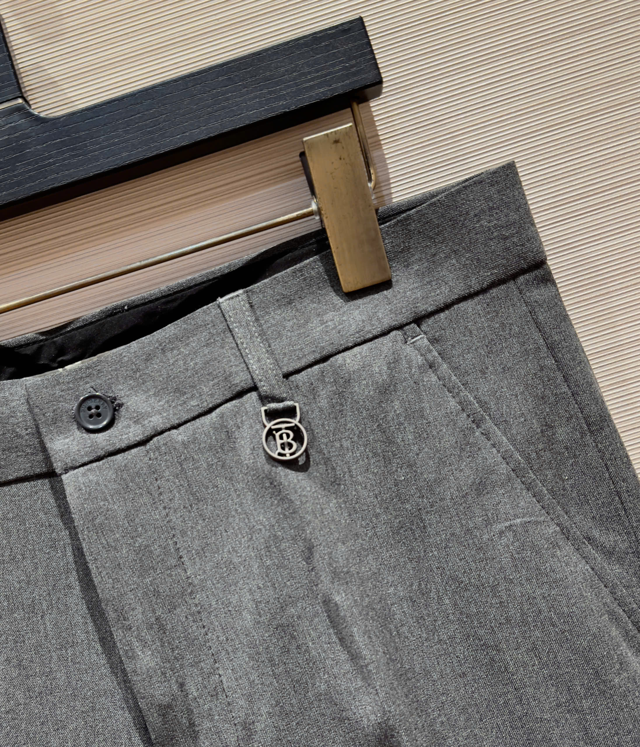 Quần âu tây Burberry BBR Xám logo TB tag bạc Like AUth 28-36 DDT