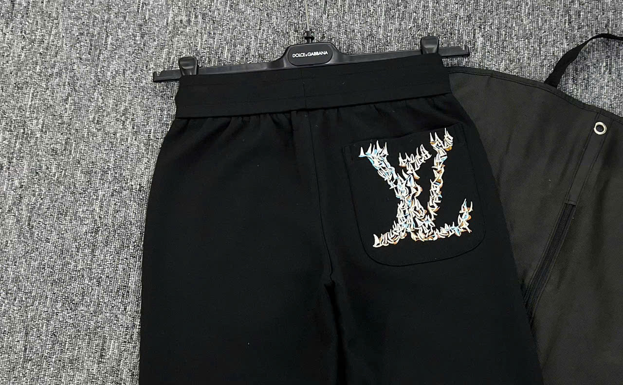 Quần Jogger nỉ Louis Vuitton LV Đen thêu logo nhiều con thuyền nhỏ Like Auth S-XL MK