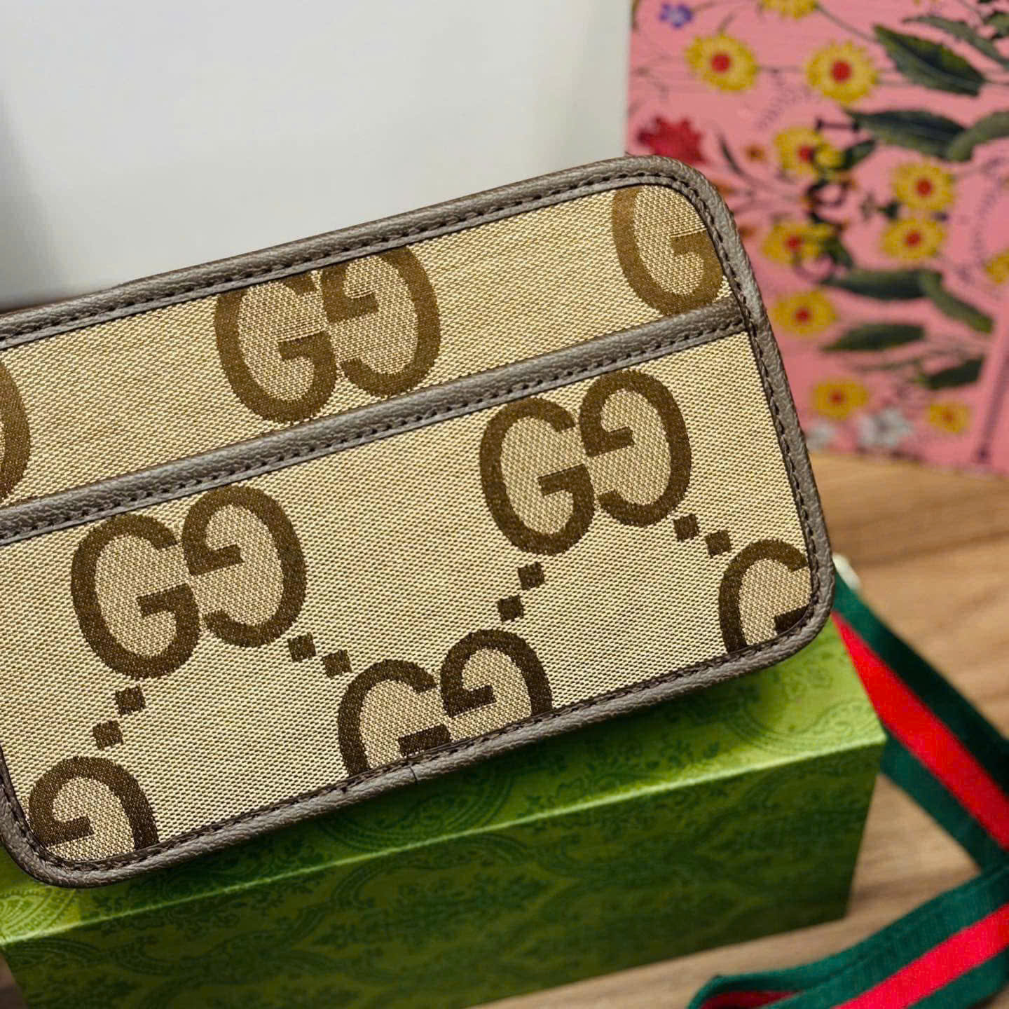 Túi hộp đeo chéo Gucci GC monogram logo to dây kẻ Xanh Đỏ Like Auth MK