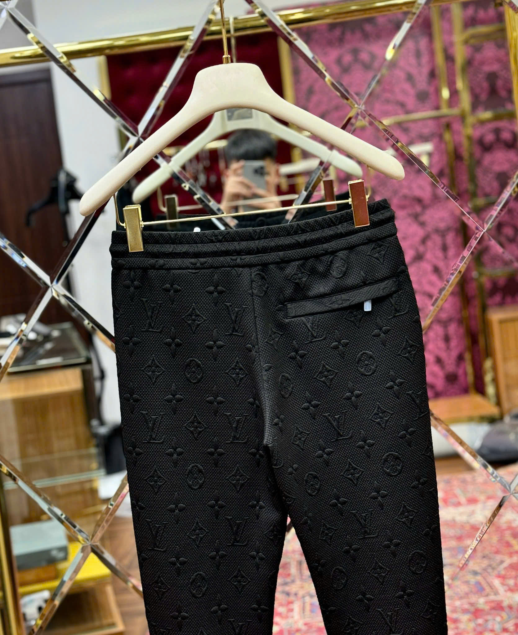 Quần jogger Louis Vuitton LV họa tiết vân monogram full dập nổi Like Auth S-XL MK