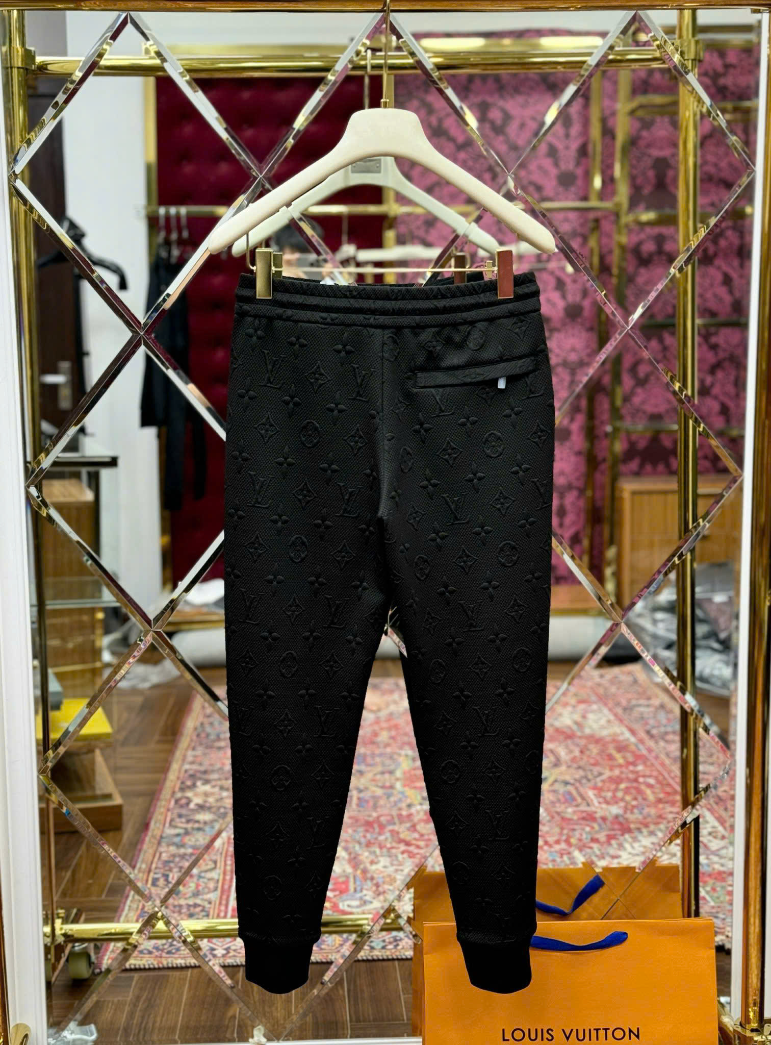 Quần jogger Louis Vuitton LV họa tiết vân monogram full dập nổi Like Auth S-XL MK