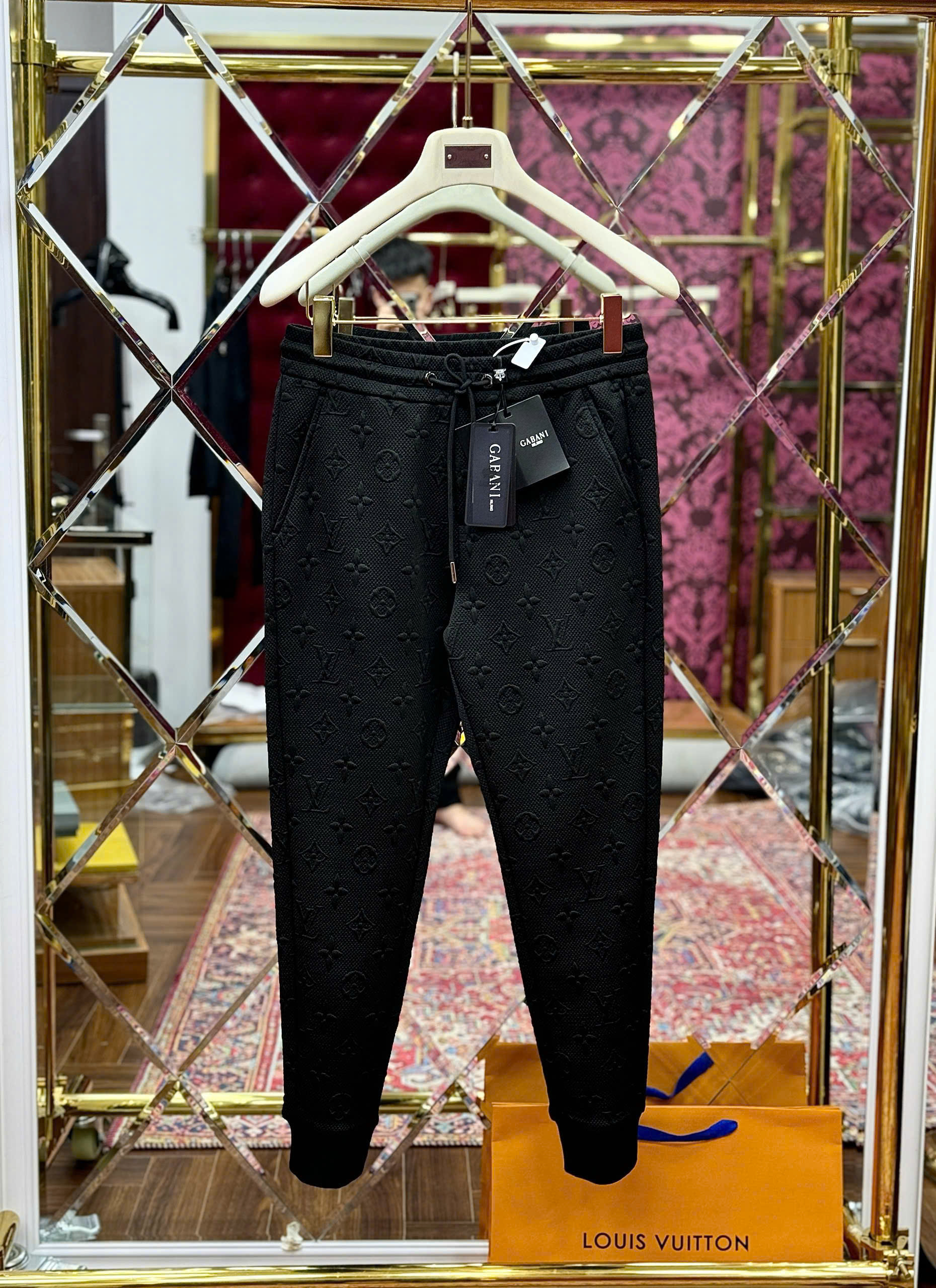 Quần jogger Louis Vuitton LV họa tiết vân monogram full dập nổi Like Auth S-XL MK