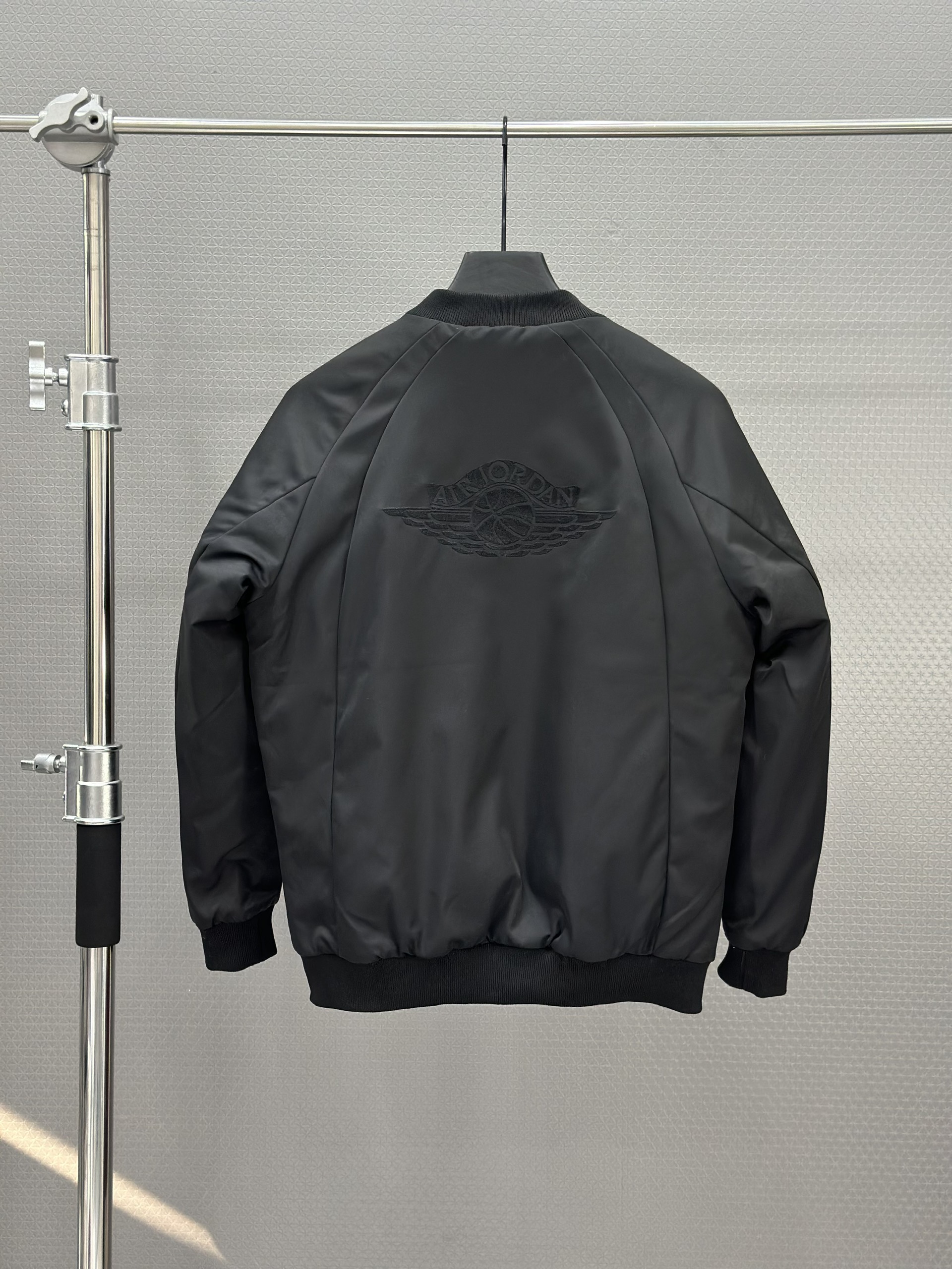 Áo khoác Bomber Jordan Đen logo thêu ngực Like Auth S-XL VTN