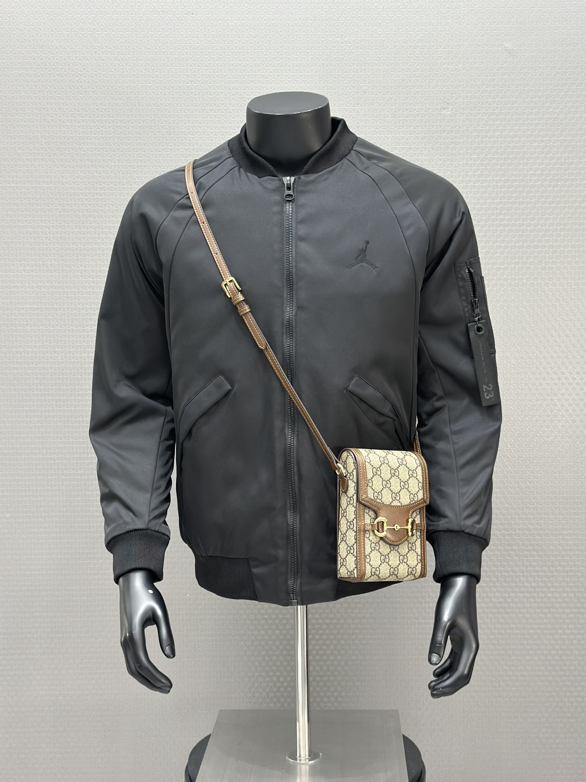 Áo khoác Bomber Jordan Đen logo thêu ngực Like Auth S-XL VTN