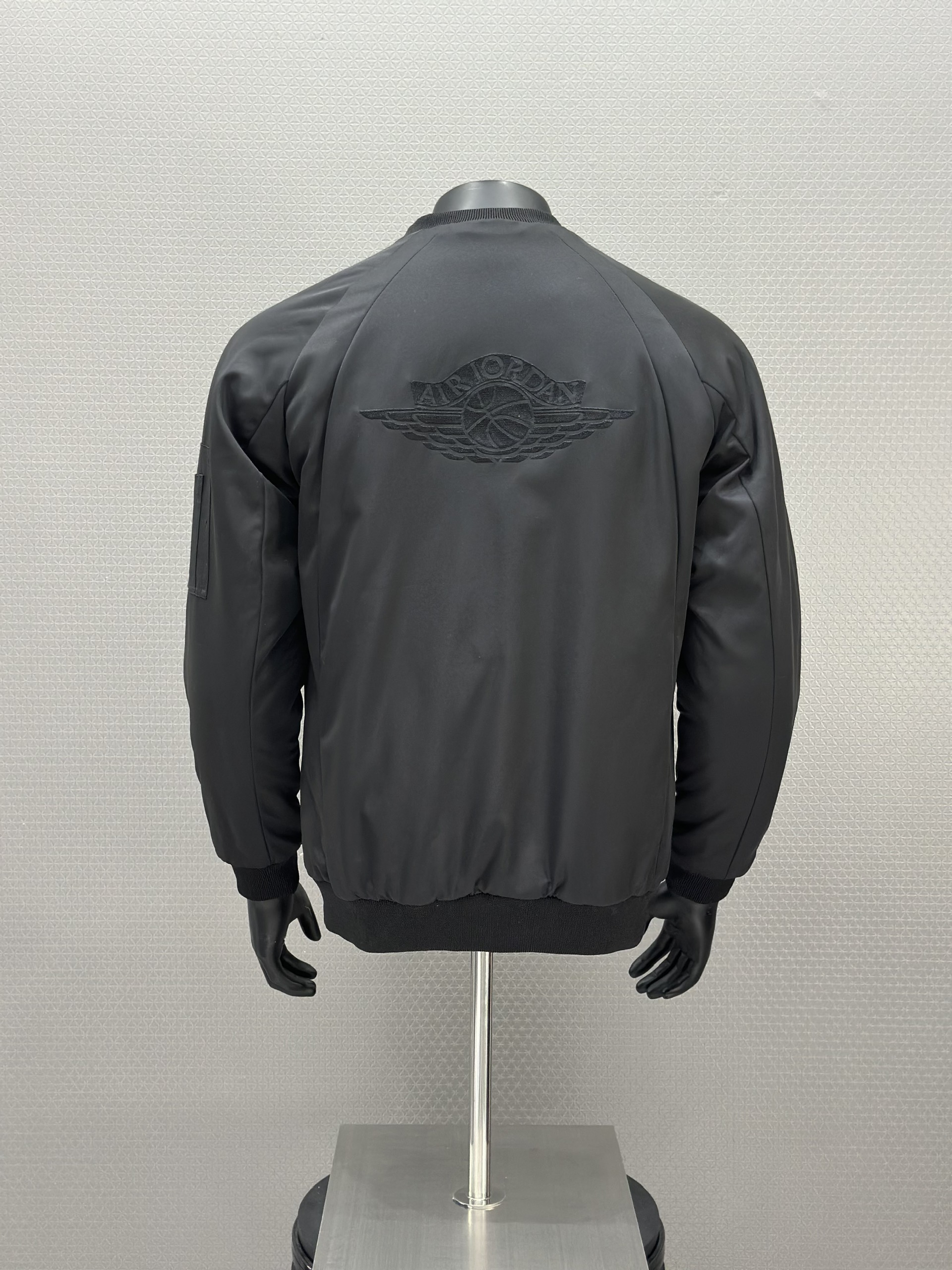 Áo khoác Bomber Jordan Đen logo thêu ngực Like Auth S-XL VTN