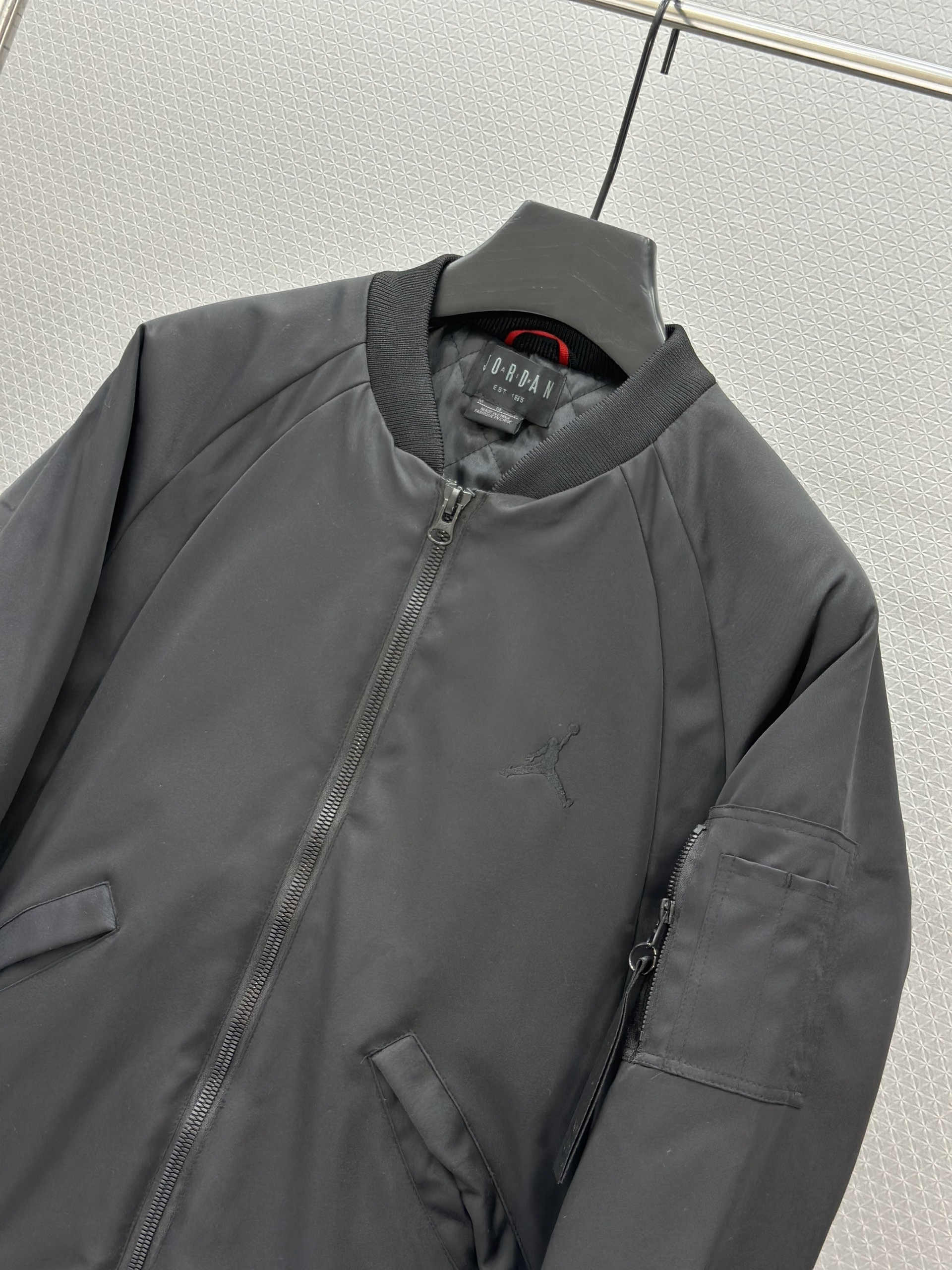 Áo khoác Bomber Jordan Đen logo thêu ngực Like Auth S-XL VTN