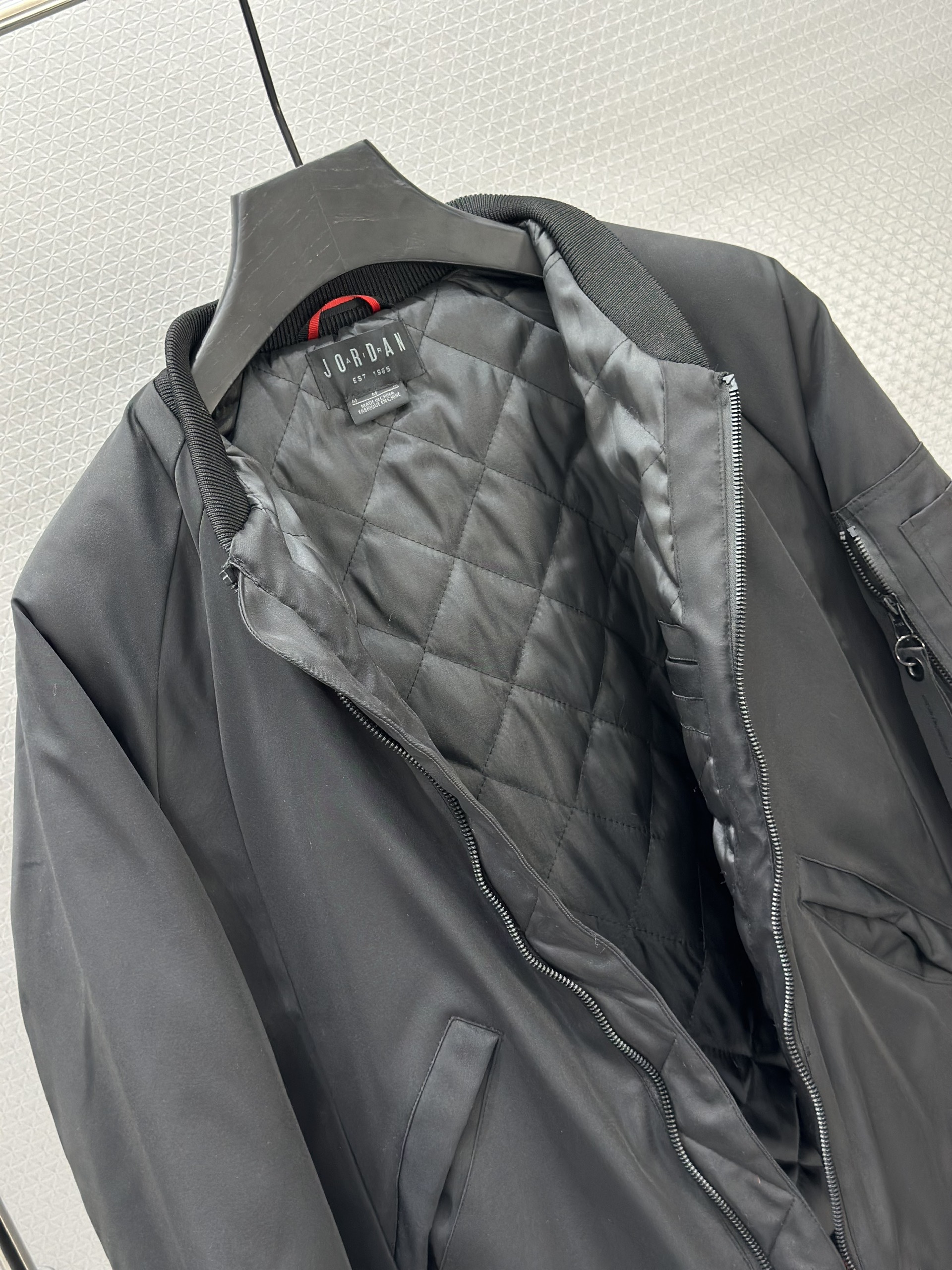 Áo khoác Bomber Jordan Đen logo thêu ngực Like Auth S-XL VTN