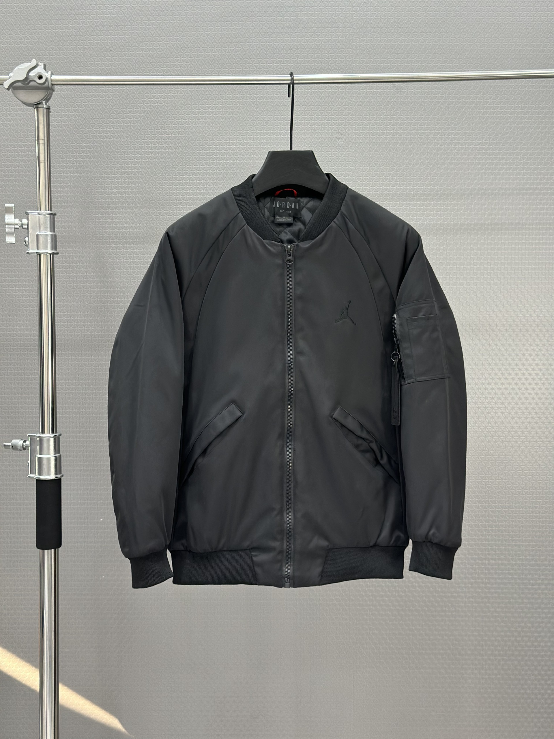 Áo khoác Bomber Jordan Đen logo thêu ngực Like Auth S-XL VTN