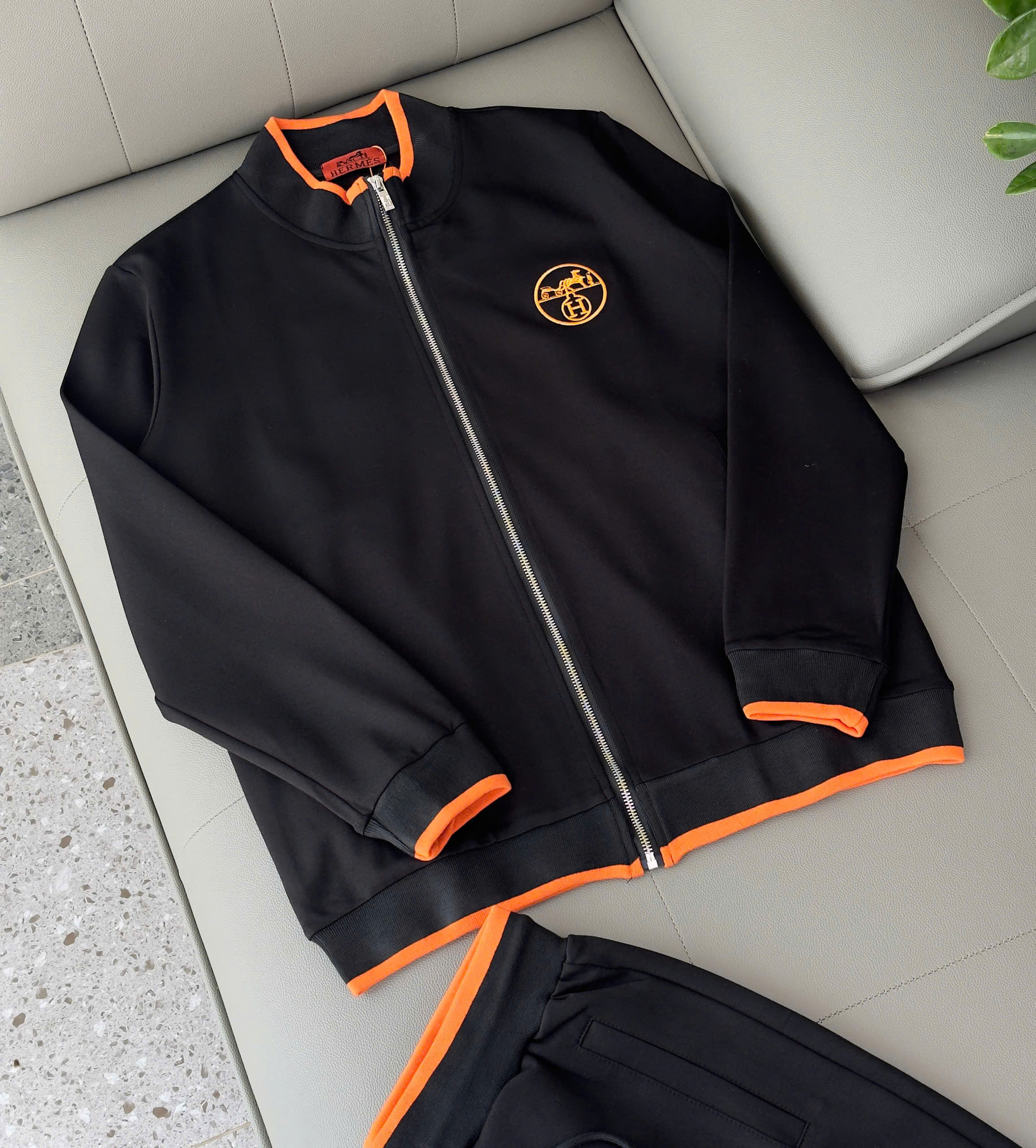 Set bộ nỉ Hermes HM Đen logo thêu ngựa kẻ viền Cam Like Auth M-XXL DDT