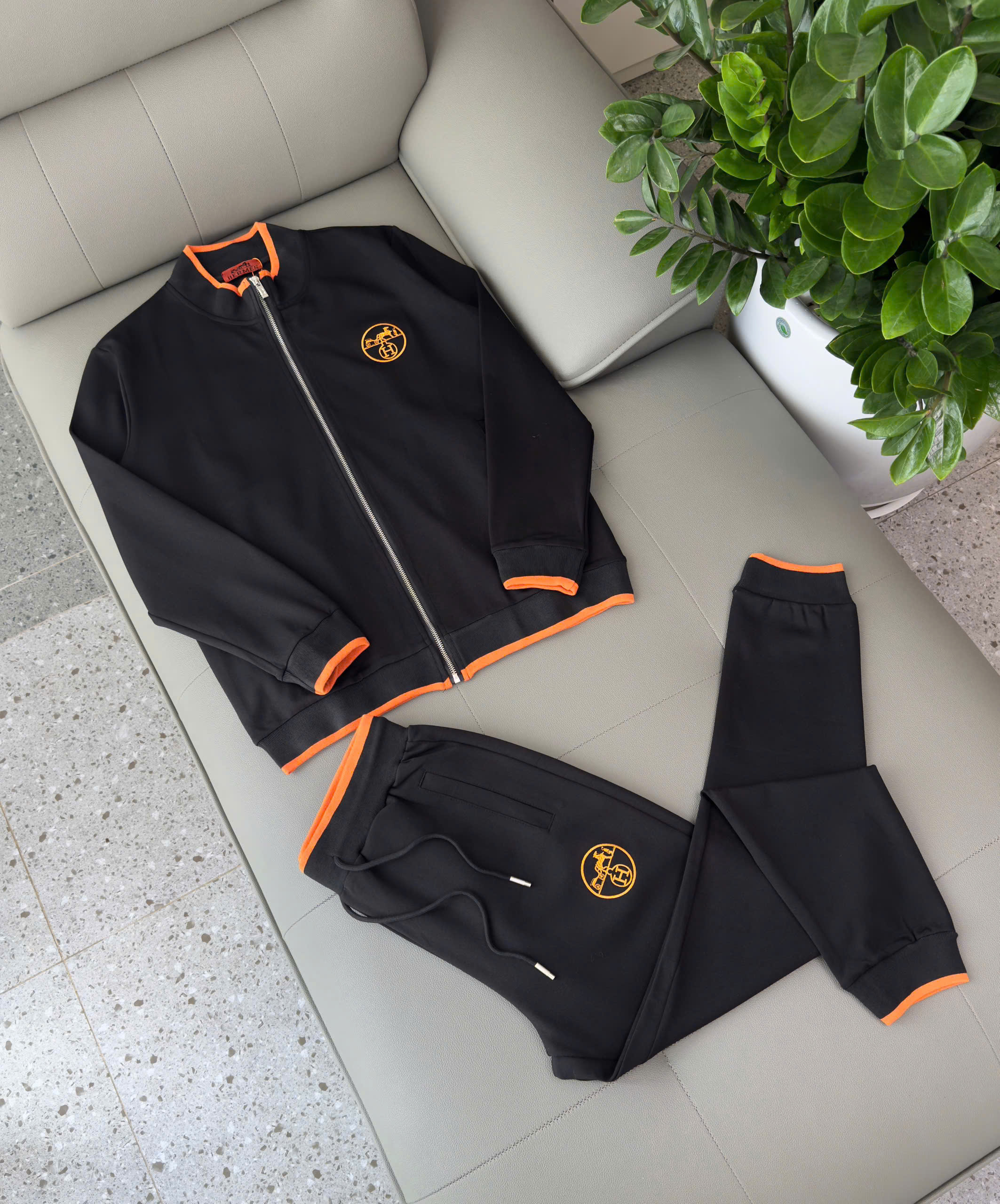 Set bộ nỉ Hermes HM Đen logo thêu ngựa kẻ viền Cam Like Auth M-XXL DDT