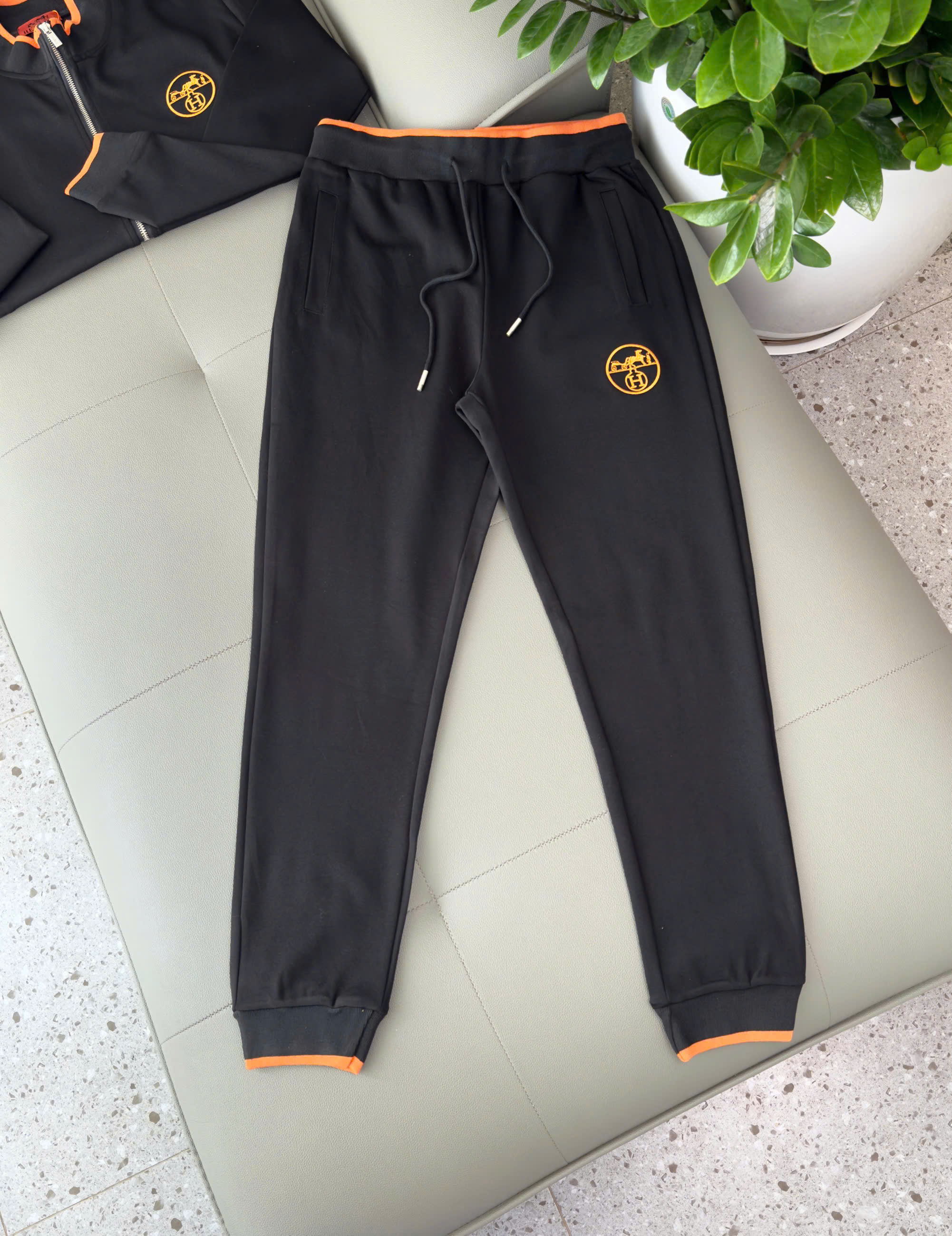 Set bộ nỉ Hermes HM Đen logo thêu ngựa kẻ viền Cam Like Auth M-XXL DDT