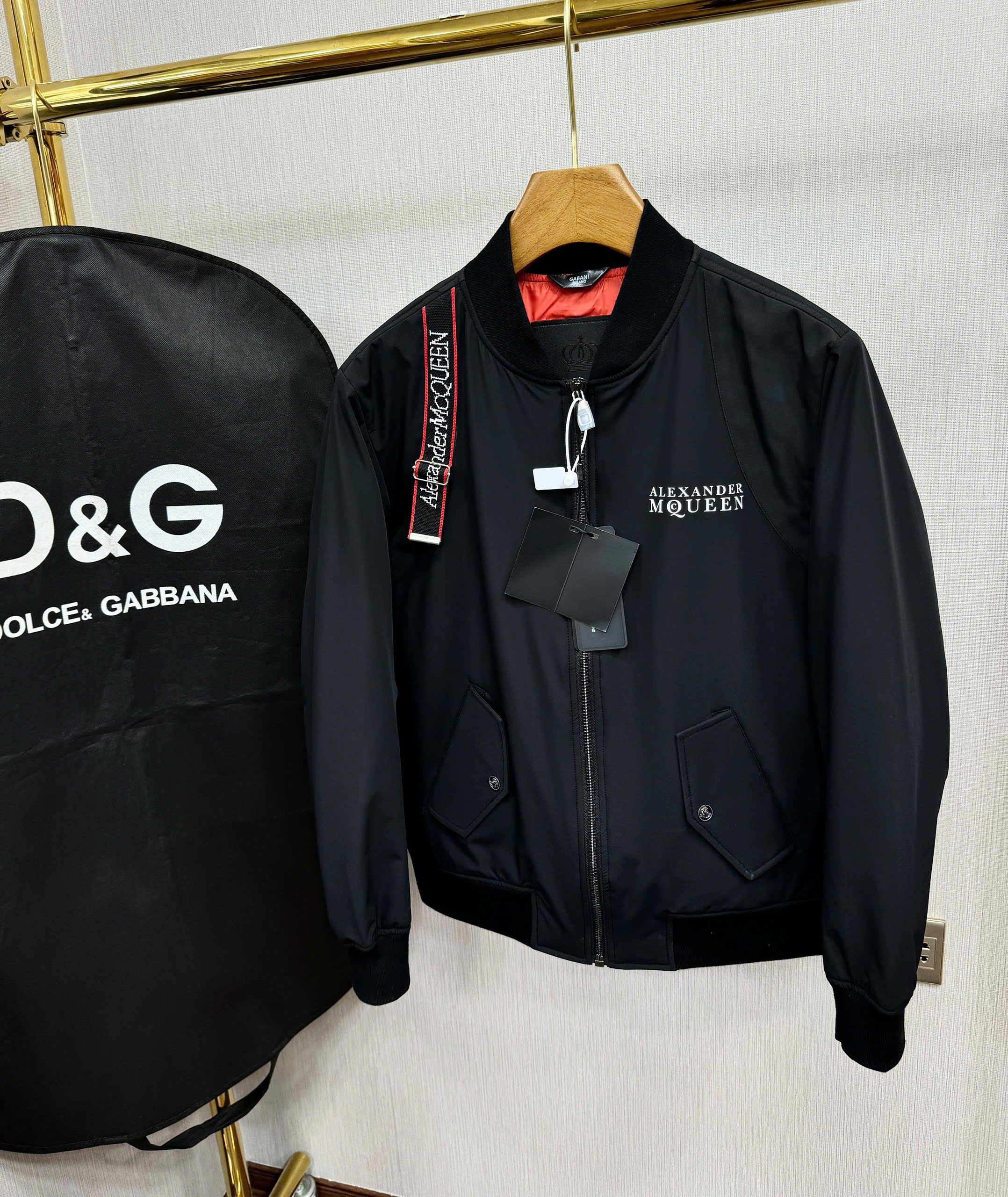 Áo khoác bomber gió Mcqueen MCQ khóa logo thêu ngực tag vai phải Like Auth 44-50 MK