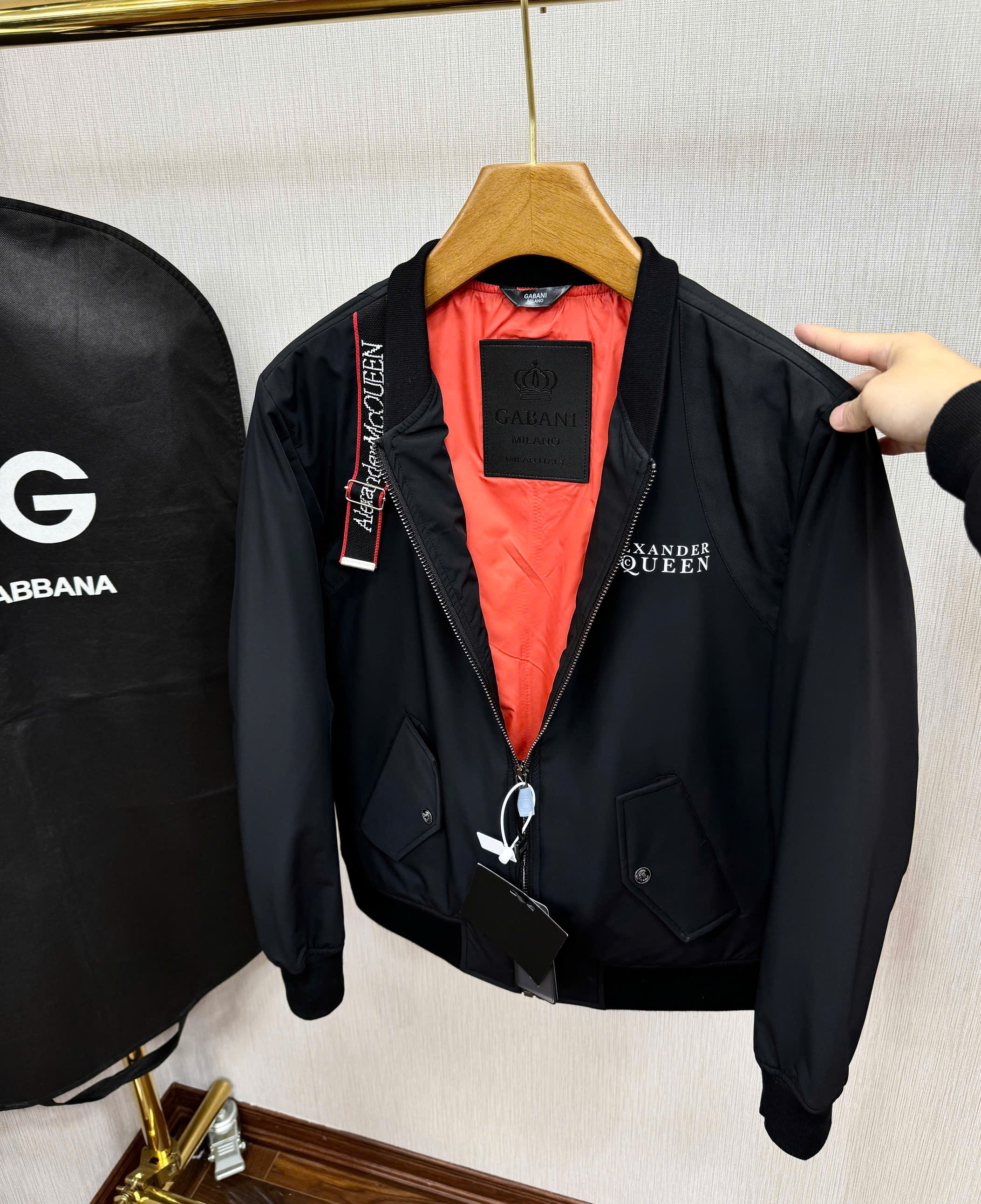 Áo khoác bomber gió Mcqueen MCQ khóa logo thêu ngực tag vai phải Like Auth 44-50 MK