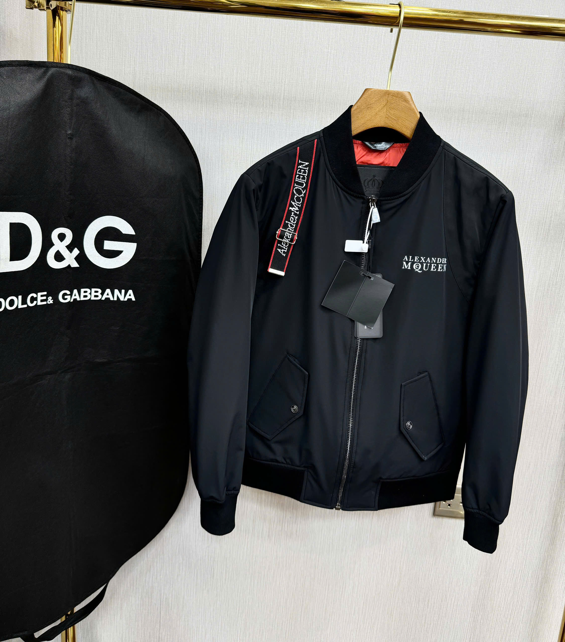 Áo khoác bomber gió Mcqueen MCQ khóa logo thêu ngực tag vai phải Like Auth 44-50 MK