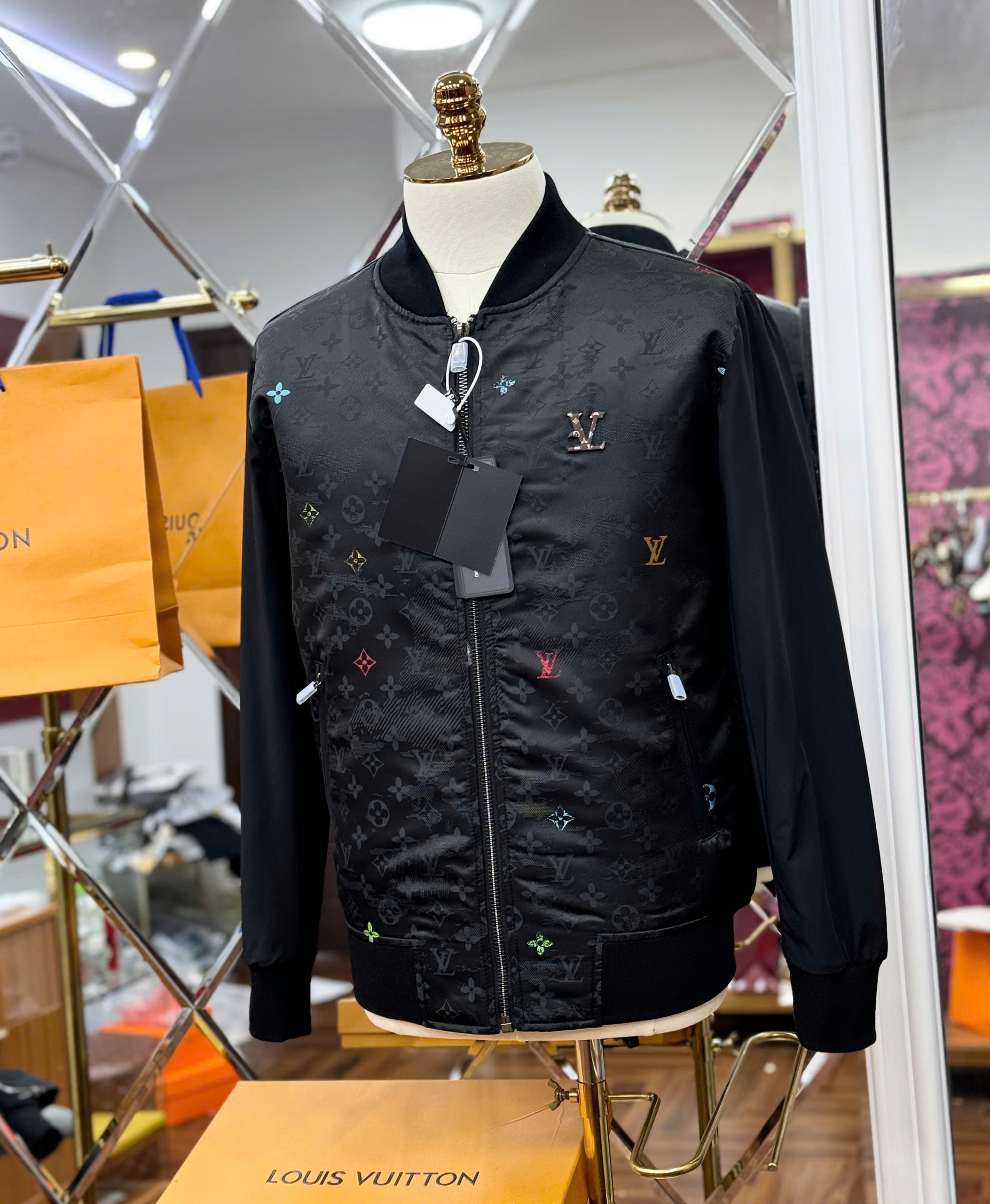 Áo khoác Bomber Louis Vuitton họa tiết monogram full logo thêu ngực Like Auth S-XL MK