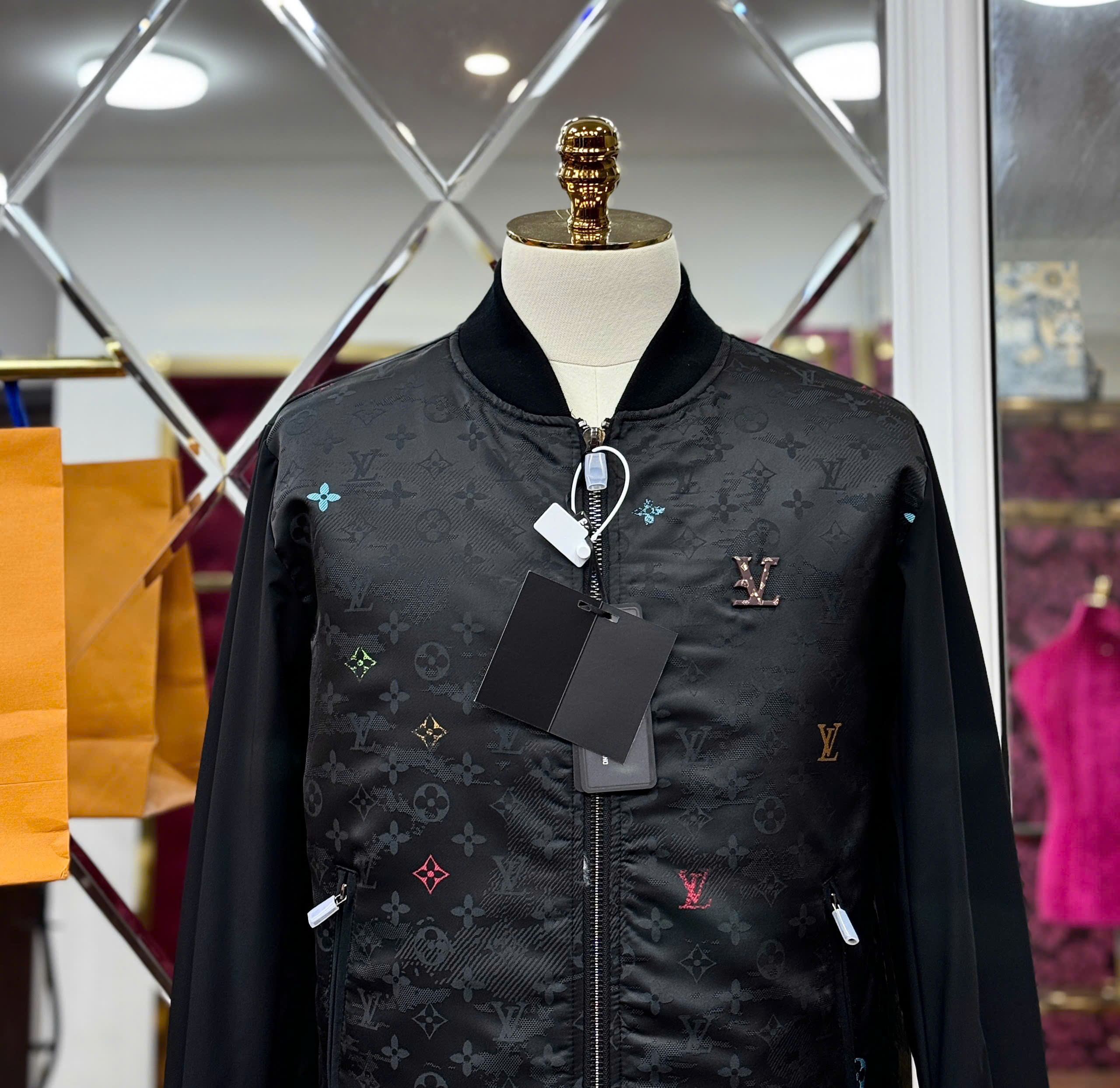 Áo khoác Bomber Louis Vuitton họa tiết monogram full logo thêu ngực Like Auth S-XL MK