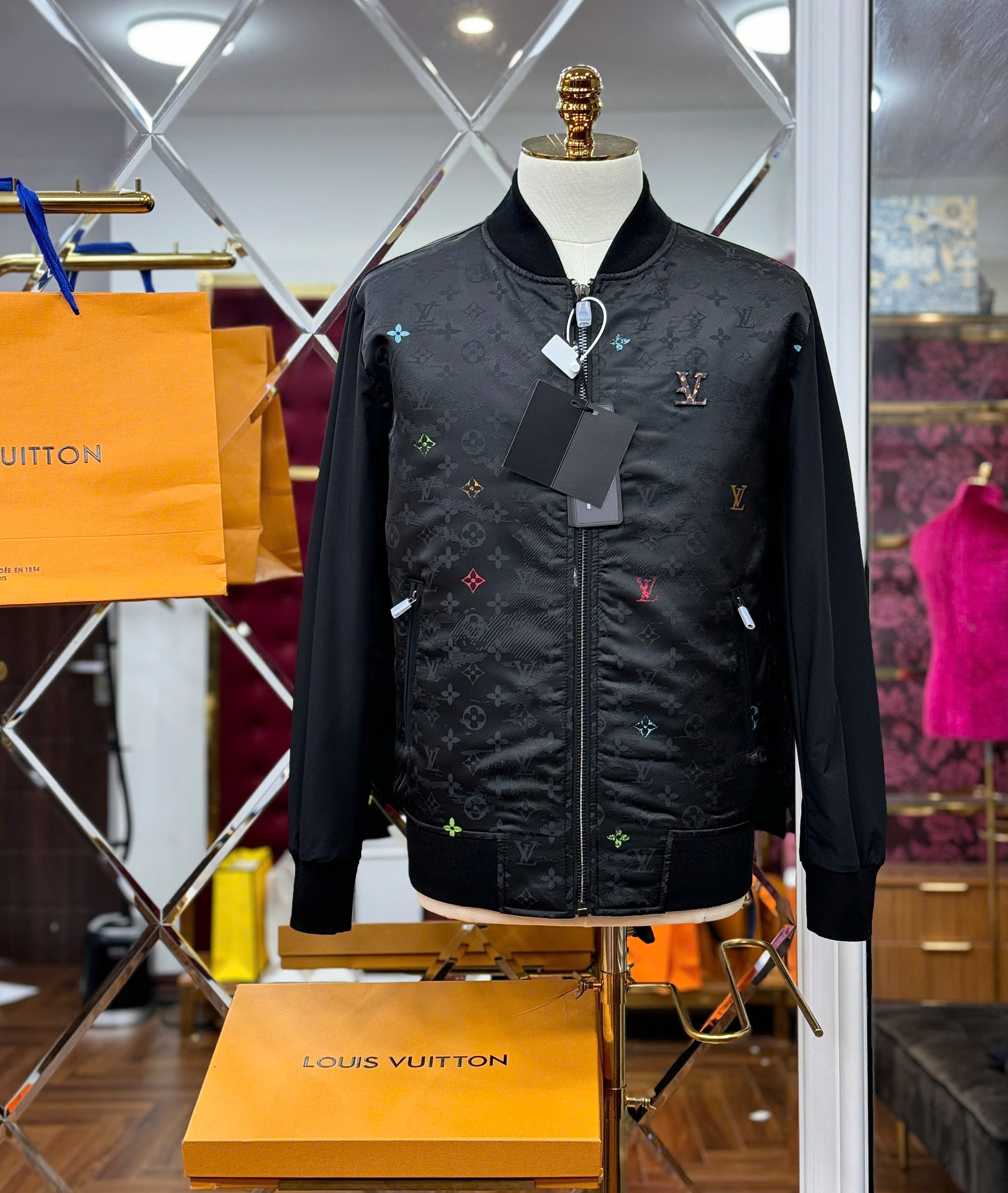 Áo khoác Bomber Louis Vuitton họa tiết monogram full logo thêu ngực Like Auth S-XL MK