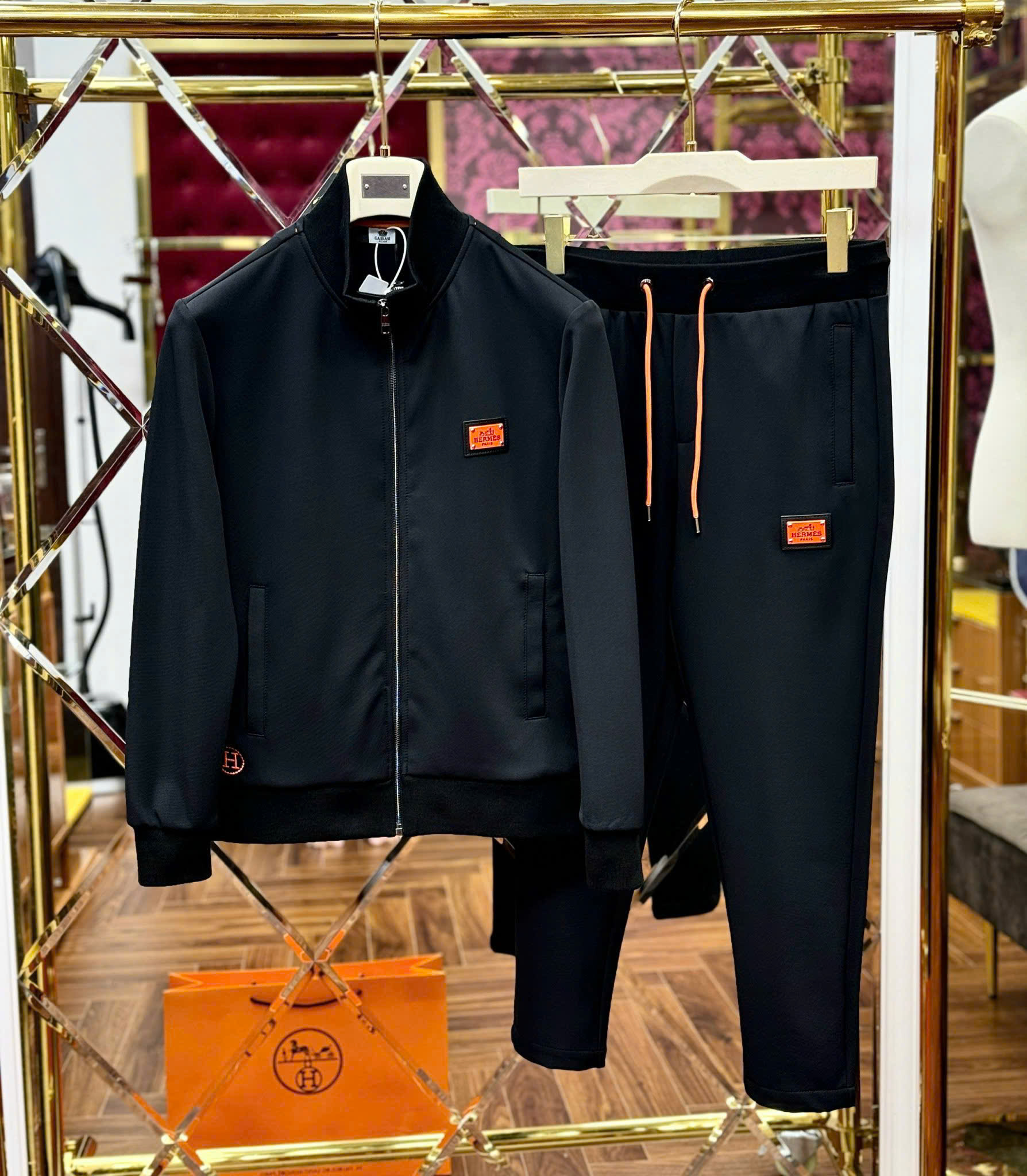 Set bộ nỉ Hermes HM Đen logo tag vuông ngực Like Auth 44-50 MK