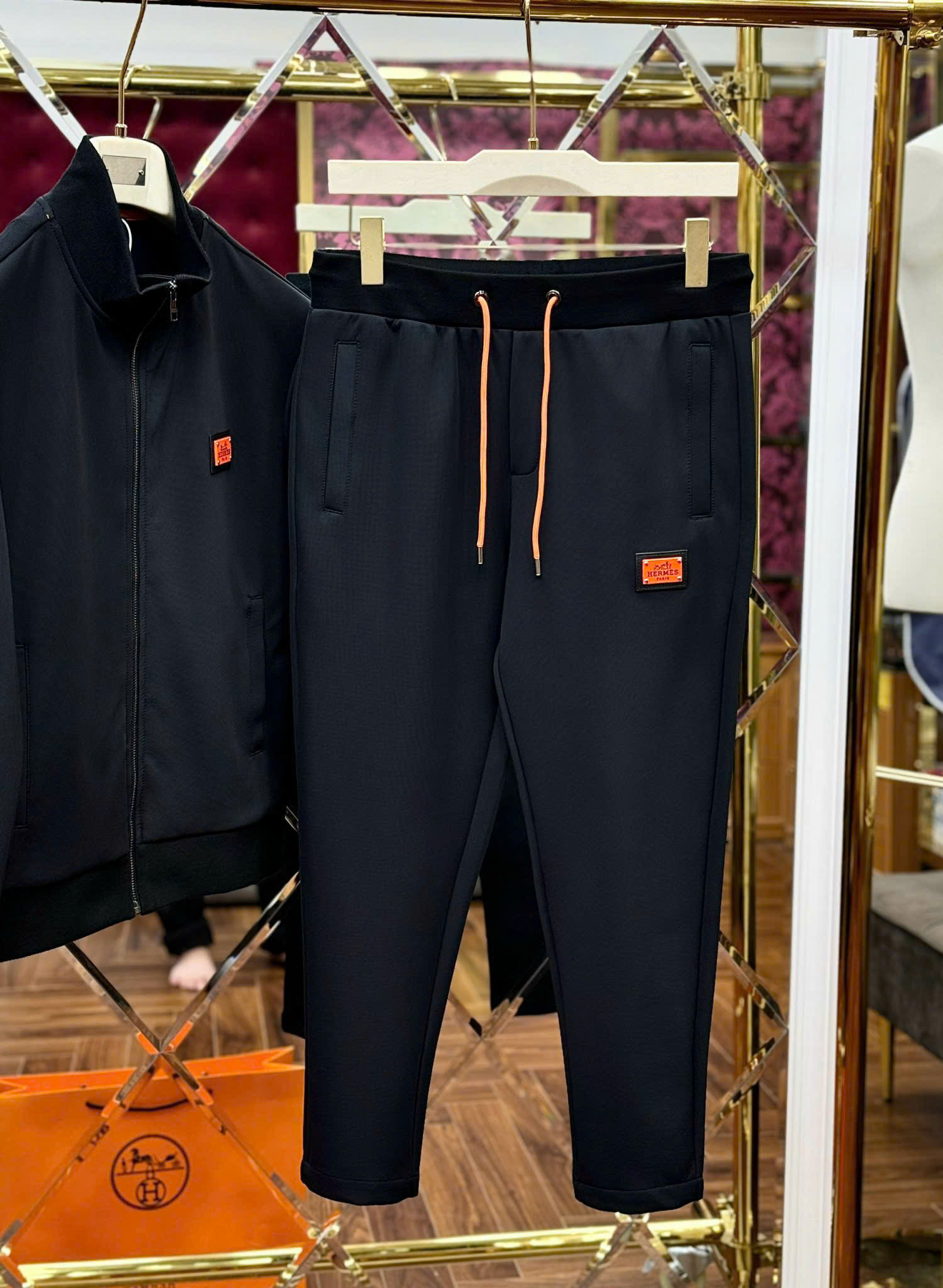 Set bộ nỉ Hermes HM Đen logo tag vuông ngực Like Auth 44-50 MK