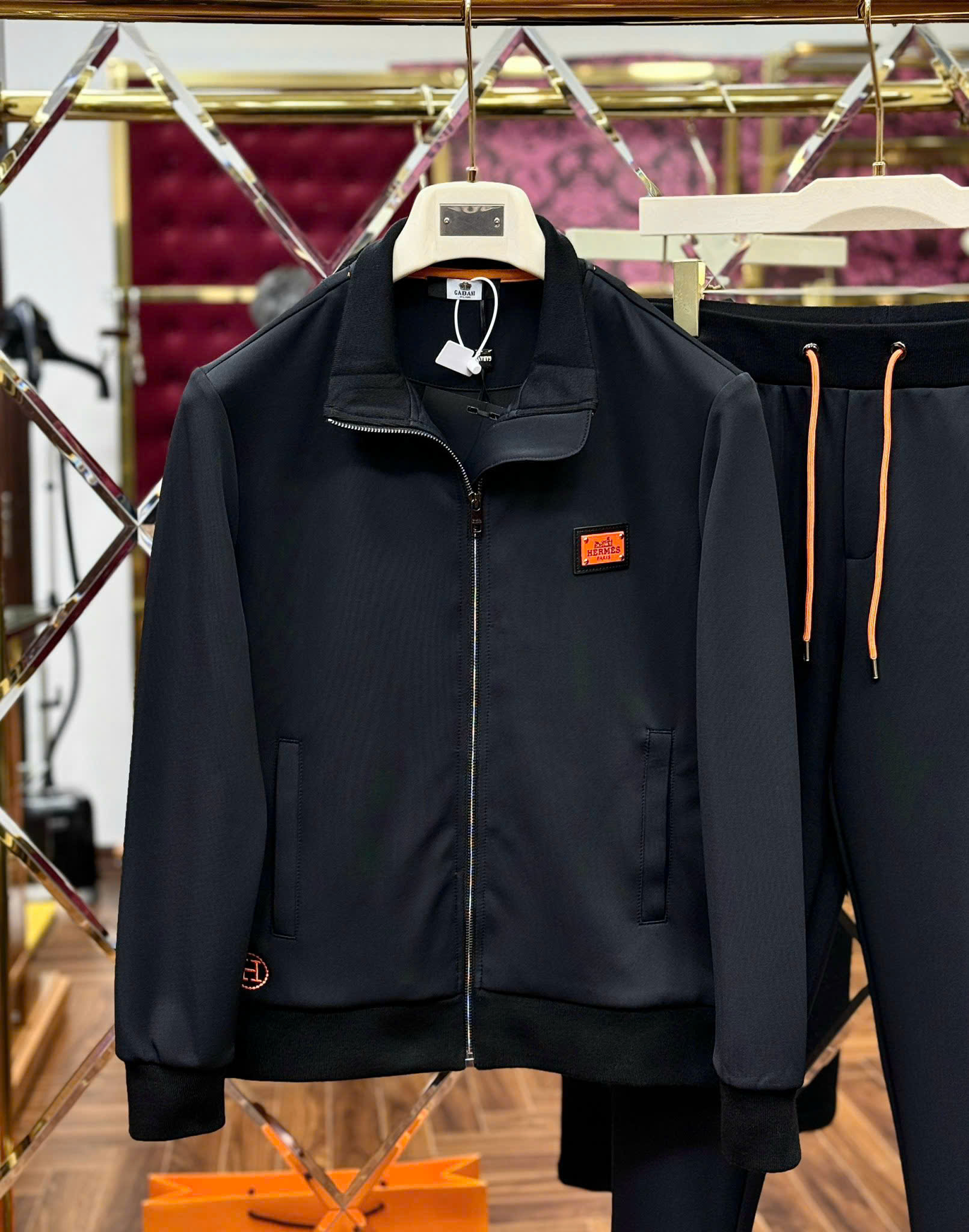 Set bộ nỉ Hermes HM Đen logo tag vuông ngực Like Auth 44-50 MK