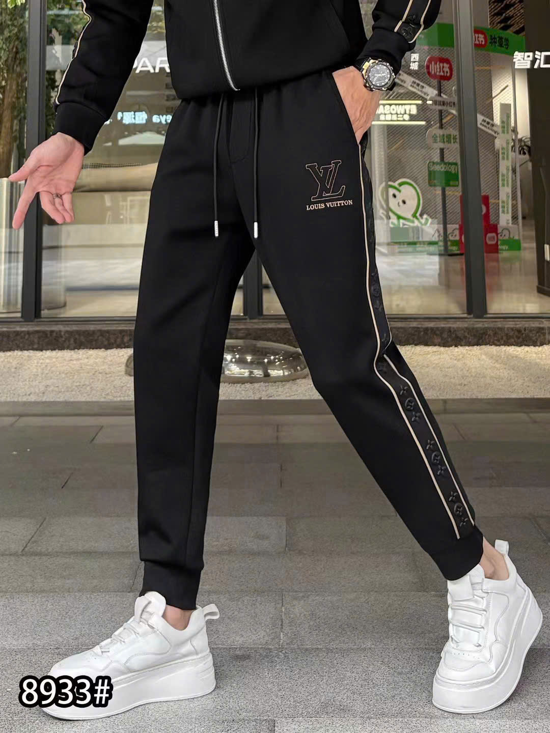 Set bộ nỉ Louis Vuitton check viền monogram dập  nổi logo thêu LV lưng ngực Like Auth M-XL MK