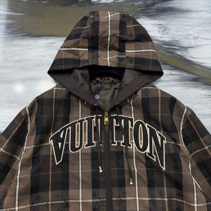 Áo khoác hoodie Louis Vuitton LV 1361 Nâu kẻ sọc logo ngực Like Auth S-L VTN