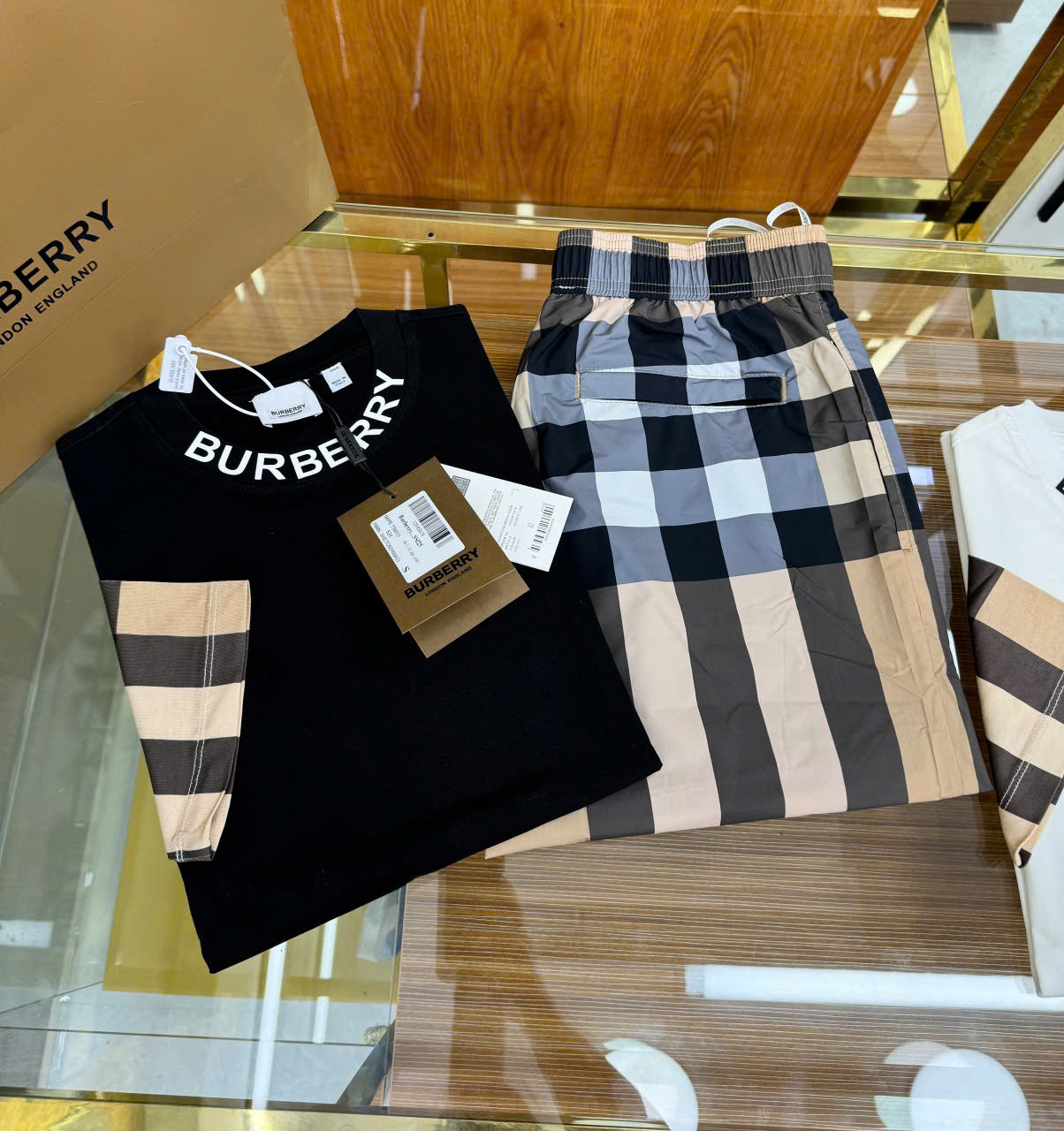 Bộ, Set hè Burberry BBR trơn phối kẻ sọc Nâu Like Aauth on web LK