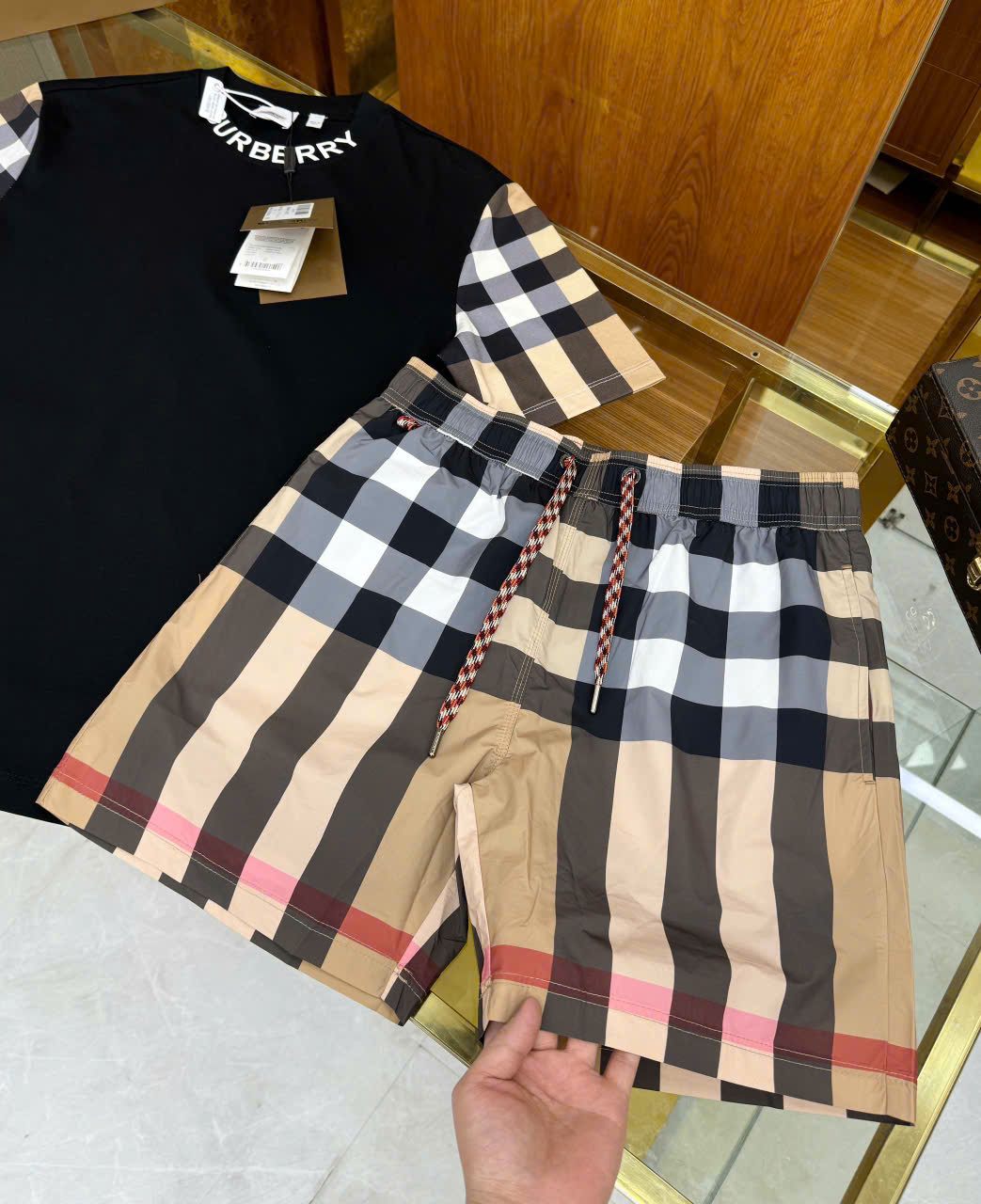 Bộ, Set hè Burberry BBR trơn phối kẻ sọc Nâu Like Aauth on web LK